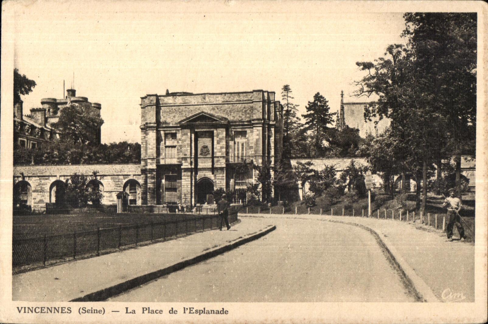 Vincennes (Seine) — La Place de l'Esplanade — éditeur Hélio Combier