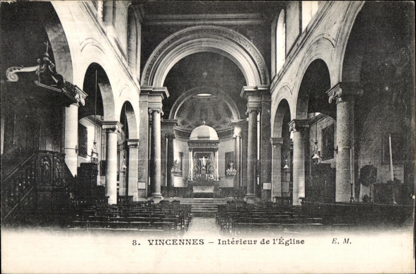 CPA Vincennes Interieur de I Eglise