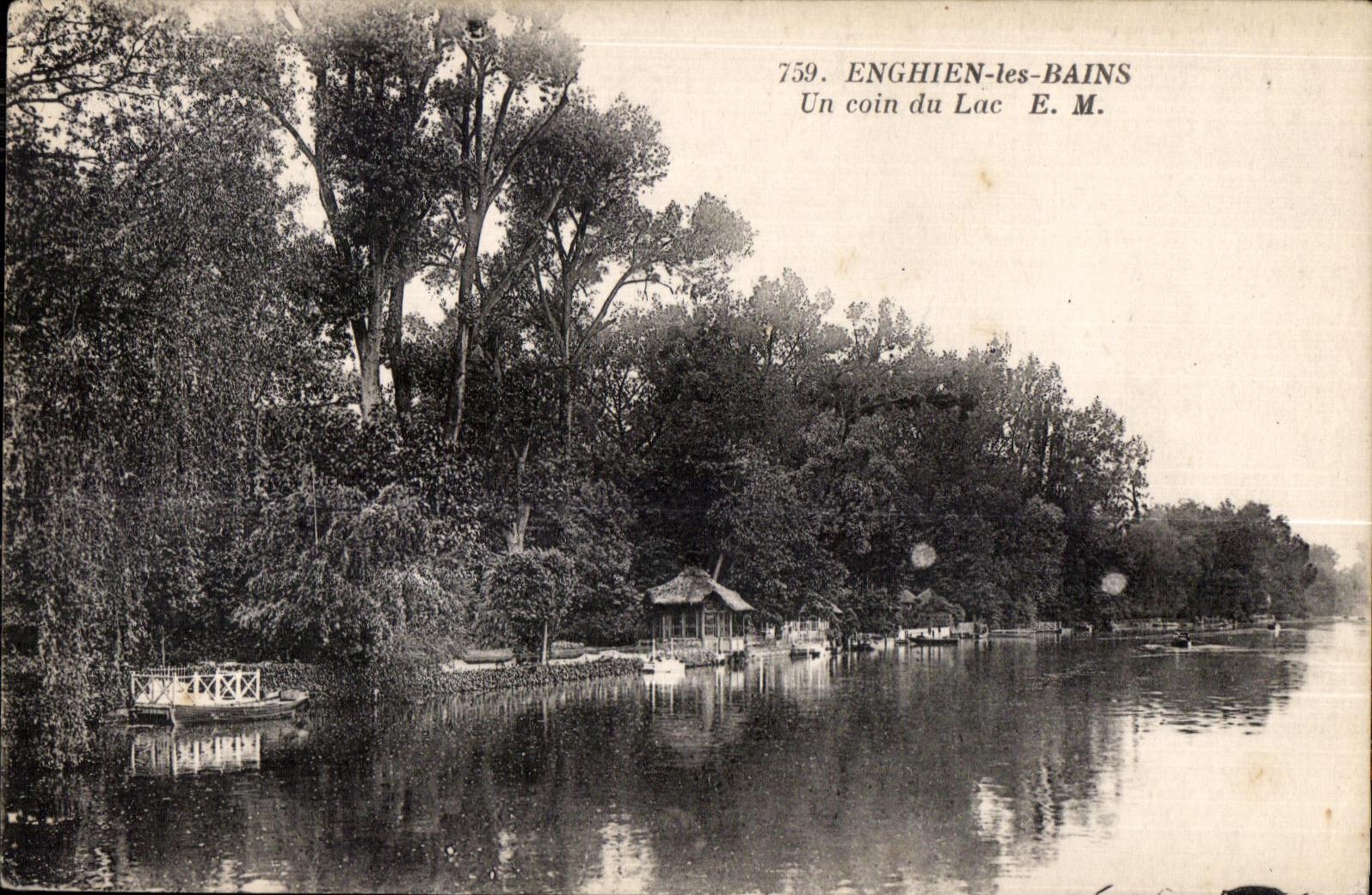 CPA Enghien Les Bains Un Coin Du Lac 