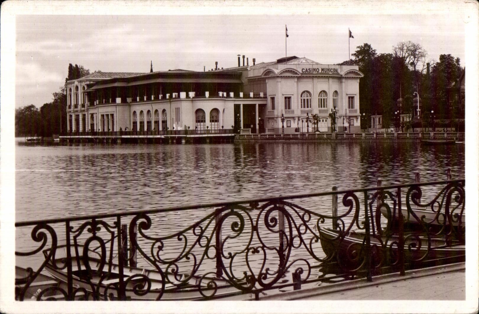 Enghien-les-Bains — Le Casino vu de la jetée — L. ADEILLE, Paris