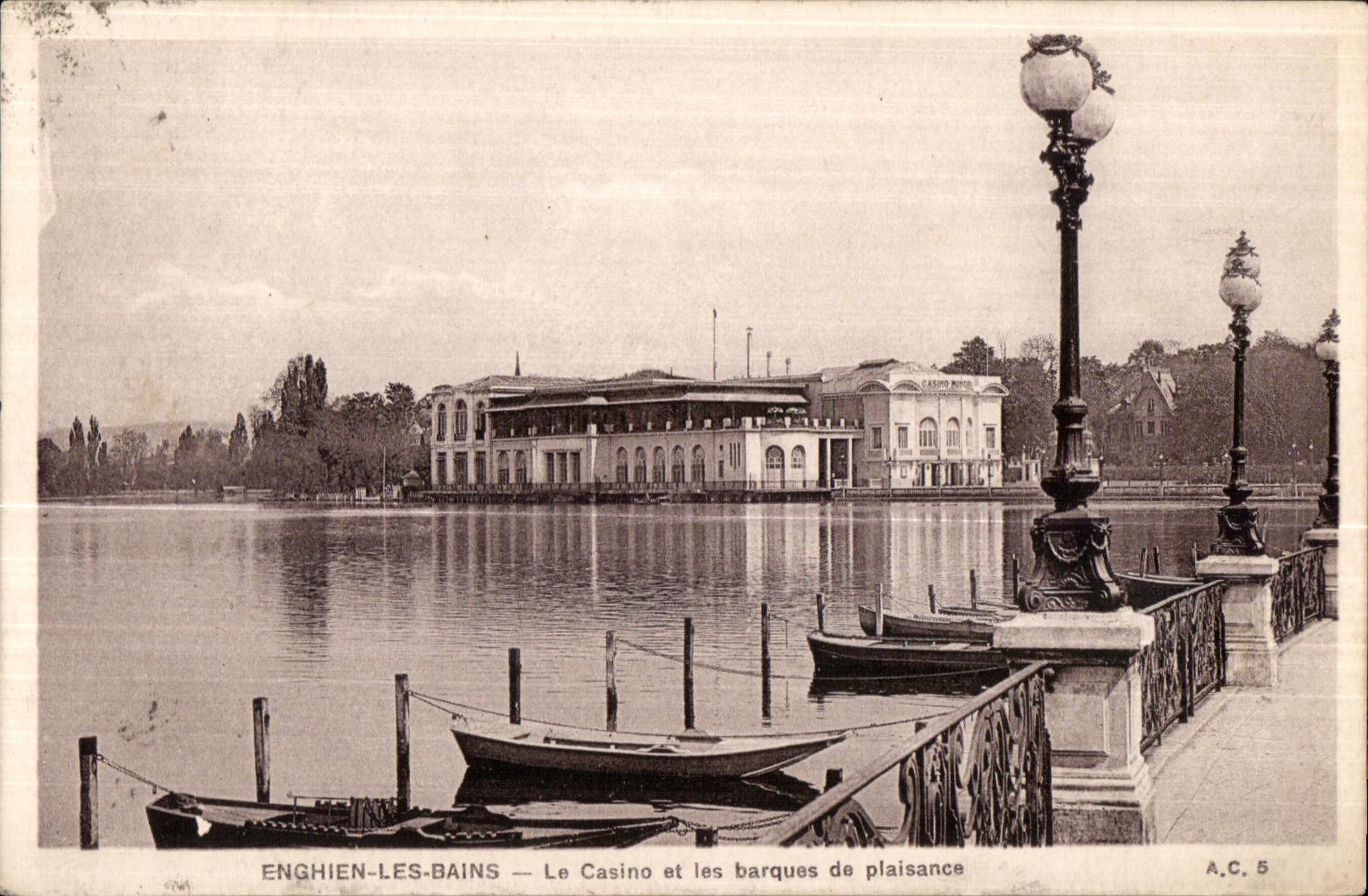 Enghien-les-Bains — Le Casino et les barques de plaisance — A.C. 5