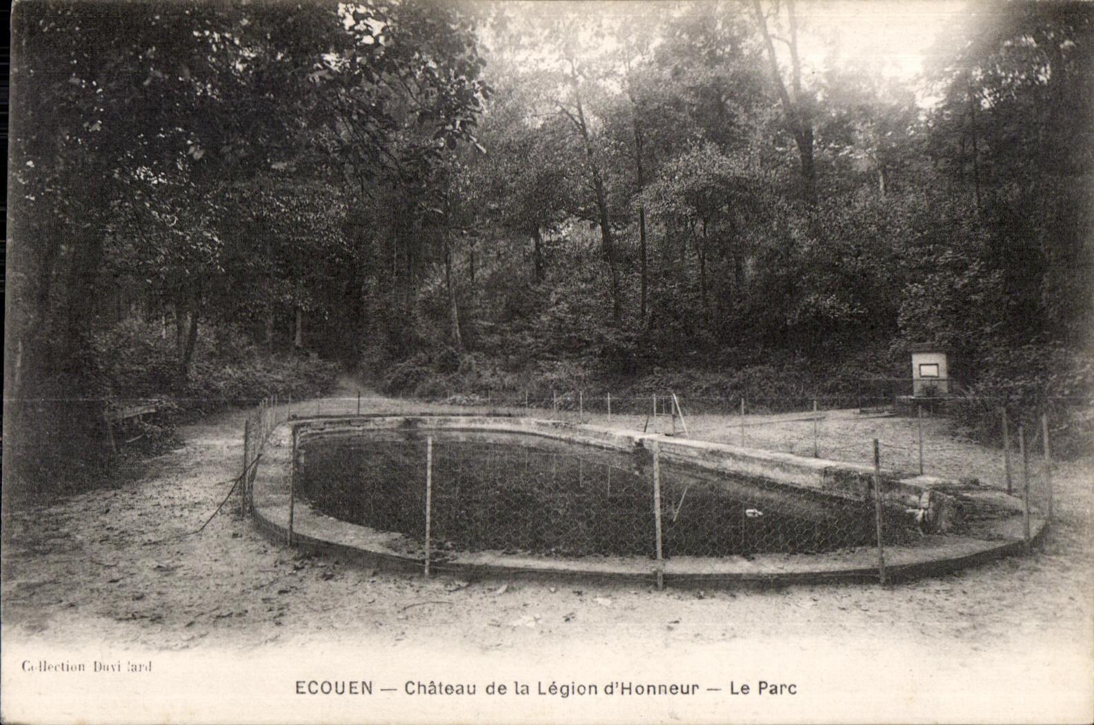 CPA Ecouen Chateau de la Legion d Honneur Le Parc