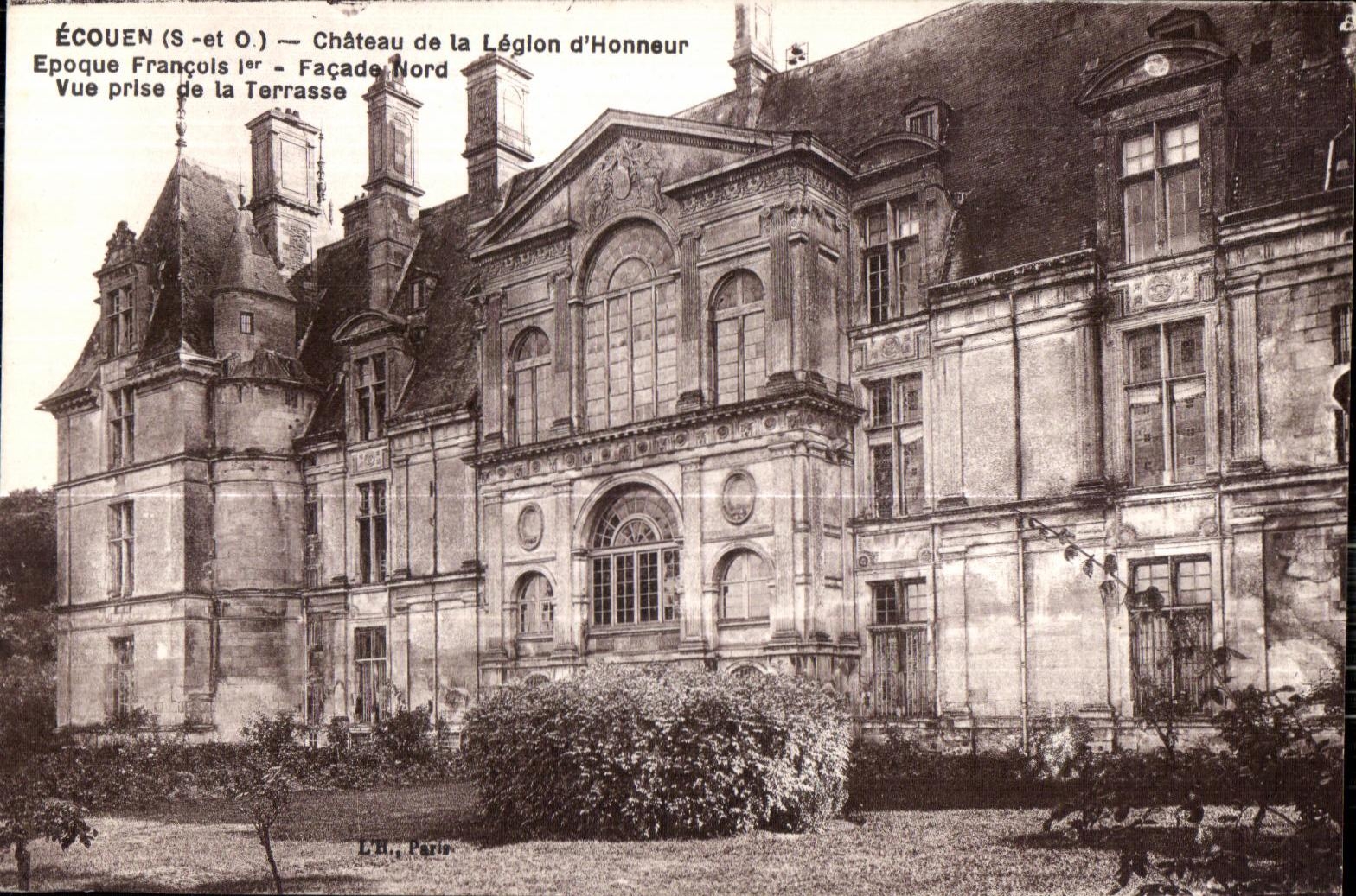 ÉCOUEN (S.-et-O.) — Château de la Légion d'Honneur — Façade Nord — Vue prise de la Terrasse