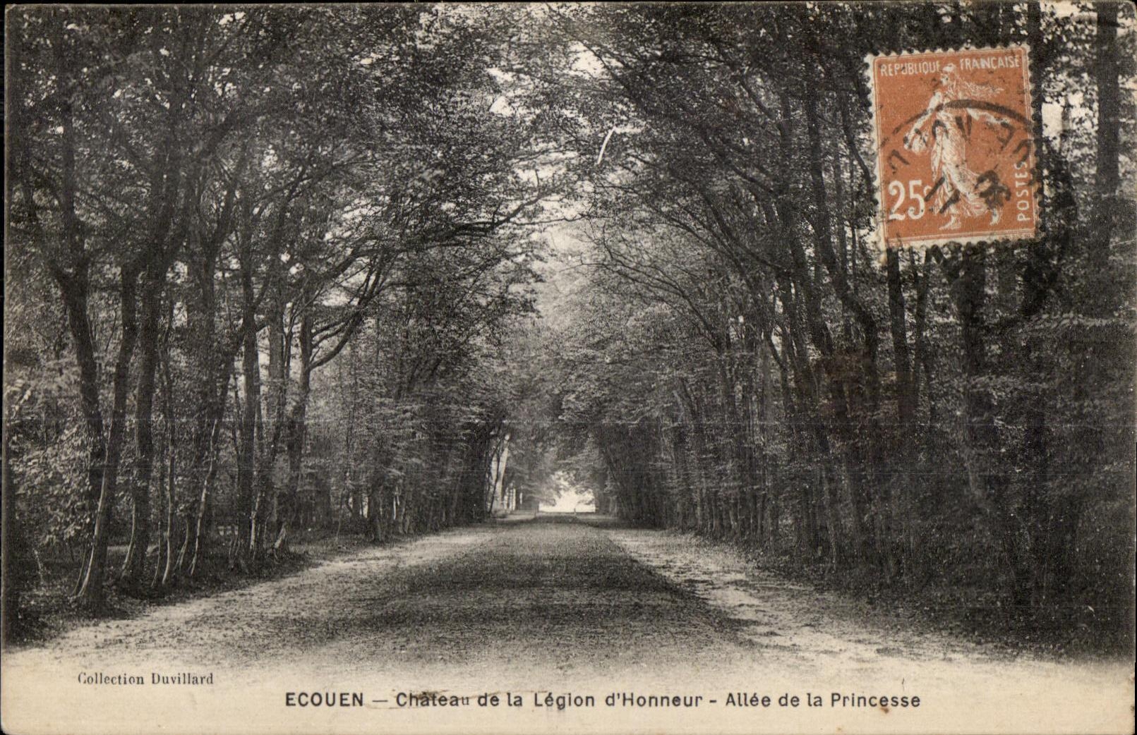 CPA Ecouen Chateau de la Legion d Honneur Allee de la Princesse