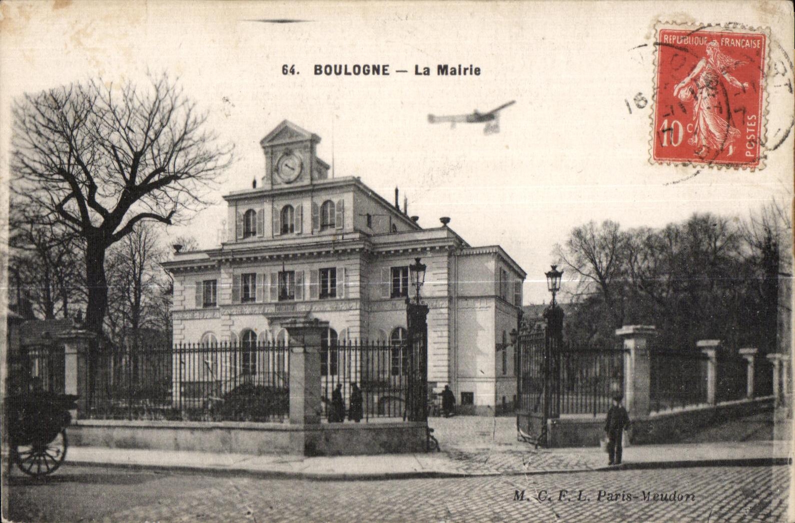 CPA Boulogne La Mairie Avion 