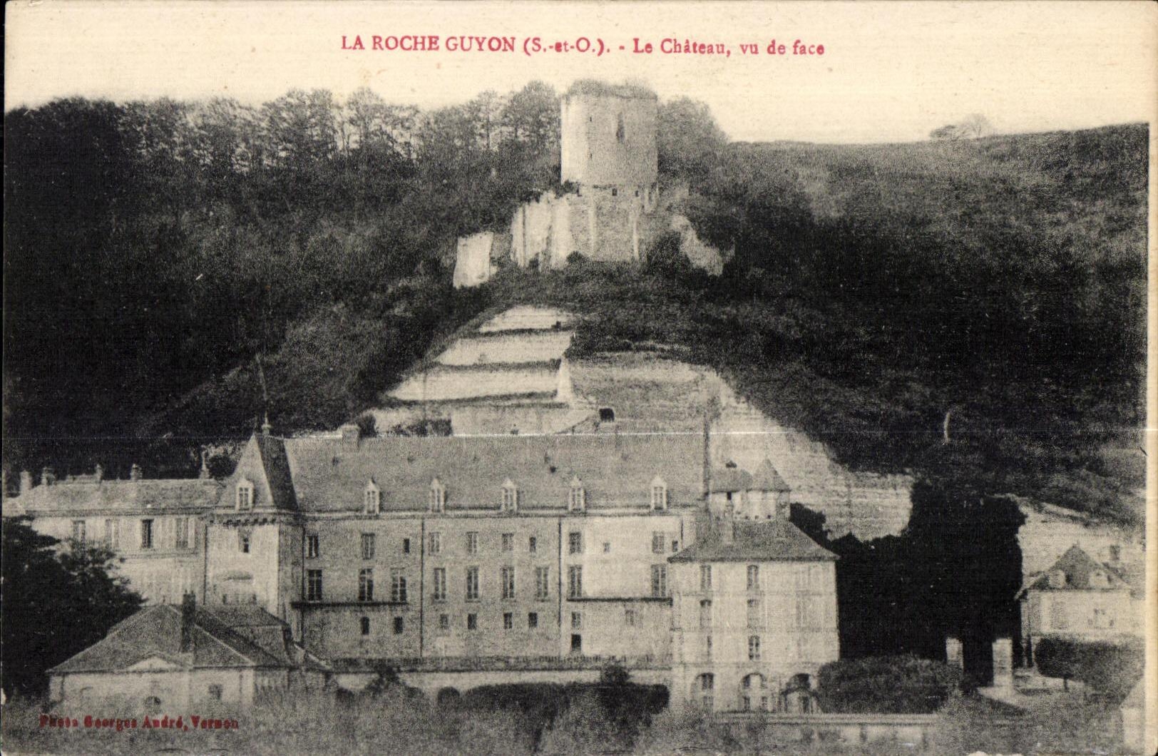 CPA La roche guyon (S et O) le chateau vu de face