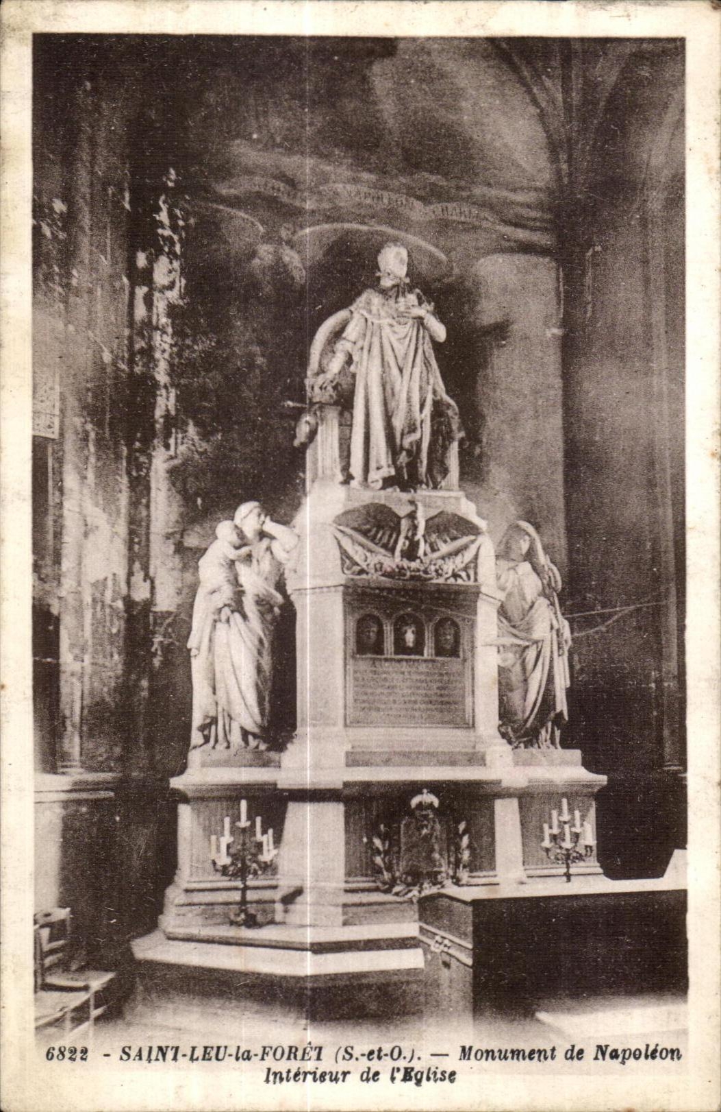 CPA Saint leu la foret (S-et O ) Monument de napoleon interieur de I eglise 