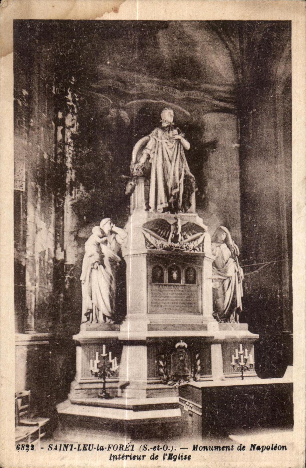 CPA Saint leu la foret (S-et O) monument de napoleon interieur de I eglise
