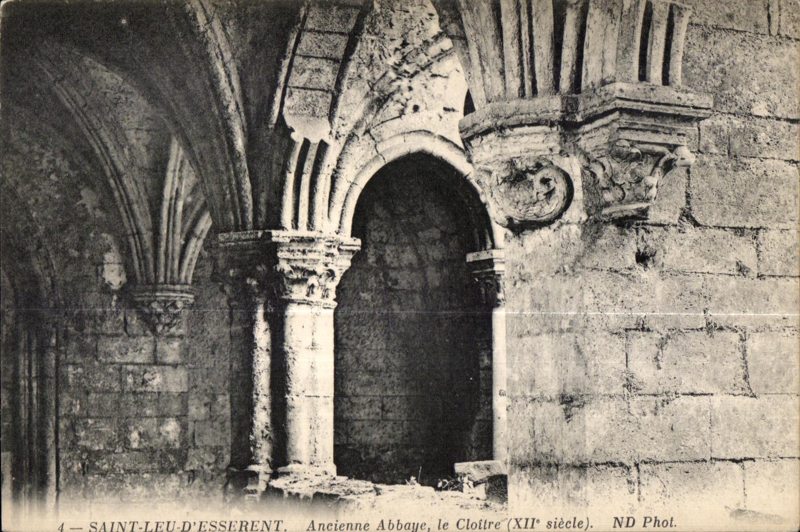 CPA Saint leu d esserent aneienne abbaye le cloitre (XII siecle)