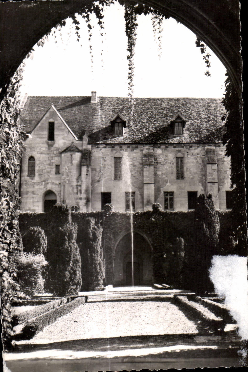 CPSM Abbaye de Royaumont Asnieres sur Oise Batiments des dortoirs facade sur le cloitre