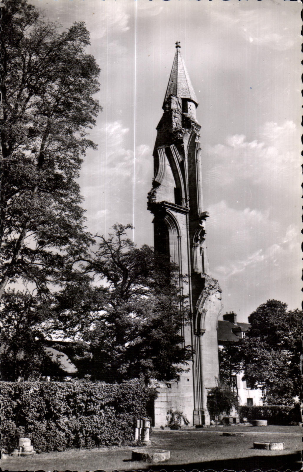Ruines de l'Abbatiale — Tour de l'écolier — André Lebègue, éditeur, Paris