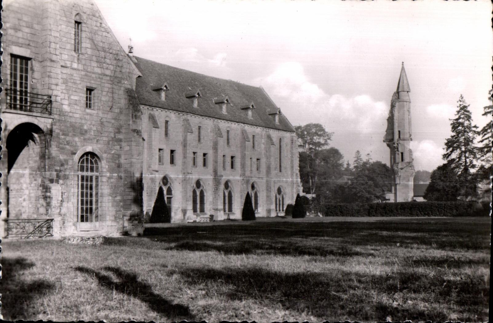 Abbaye de Royaumont — Vue générale (côté Est) — André Lépine, Paris