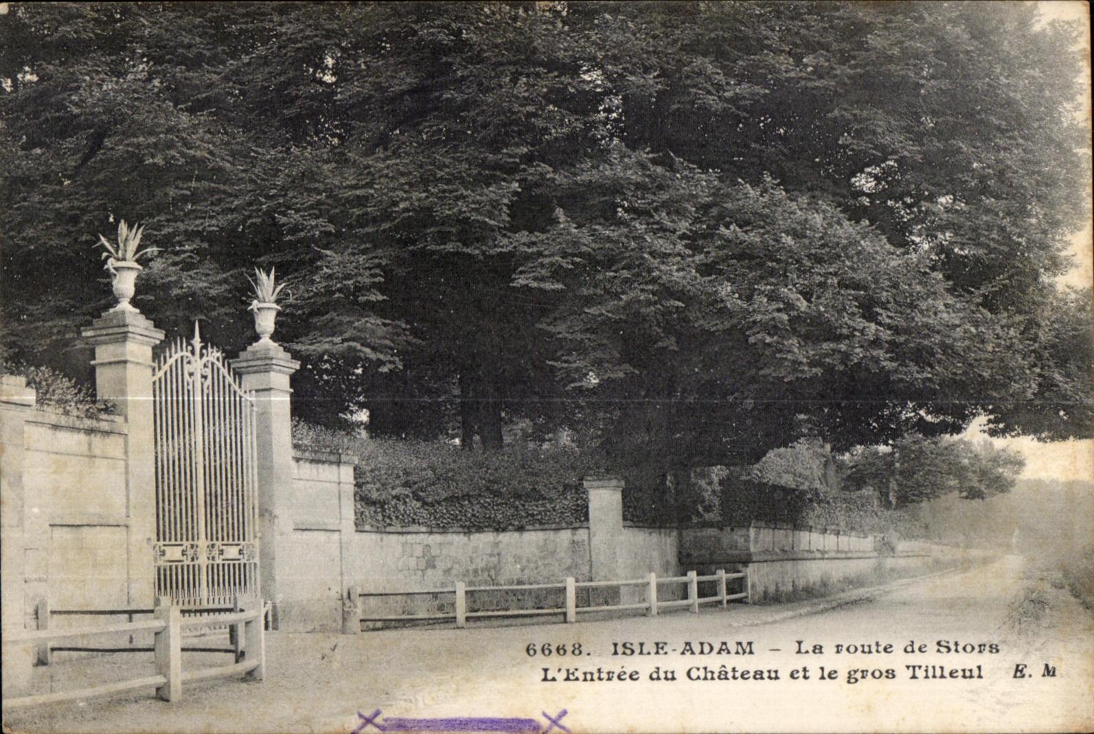 Isle-Adam — L'Entrée du Château et le gros Tilleul — E. M. n°6668