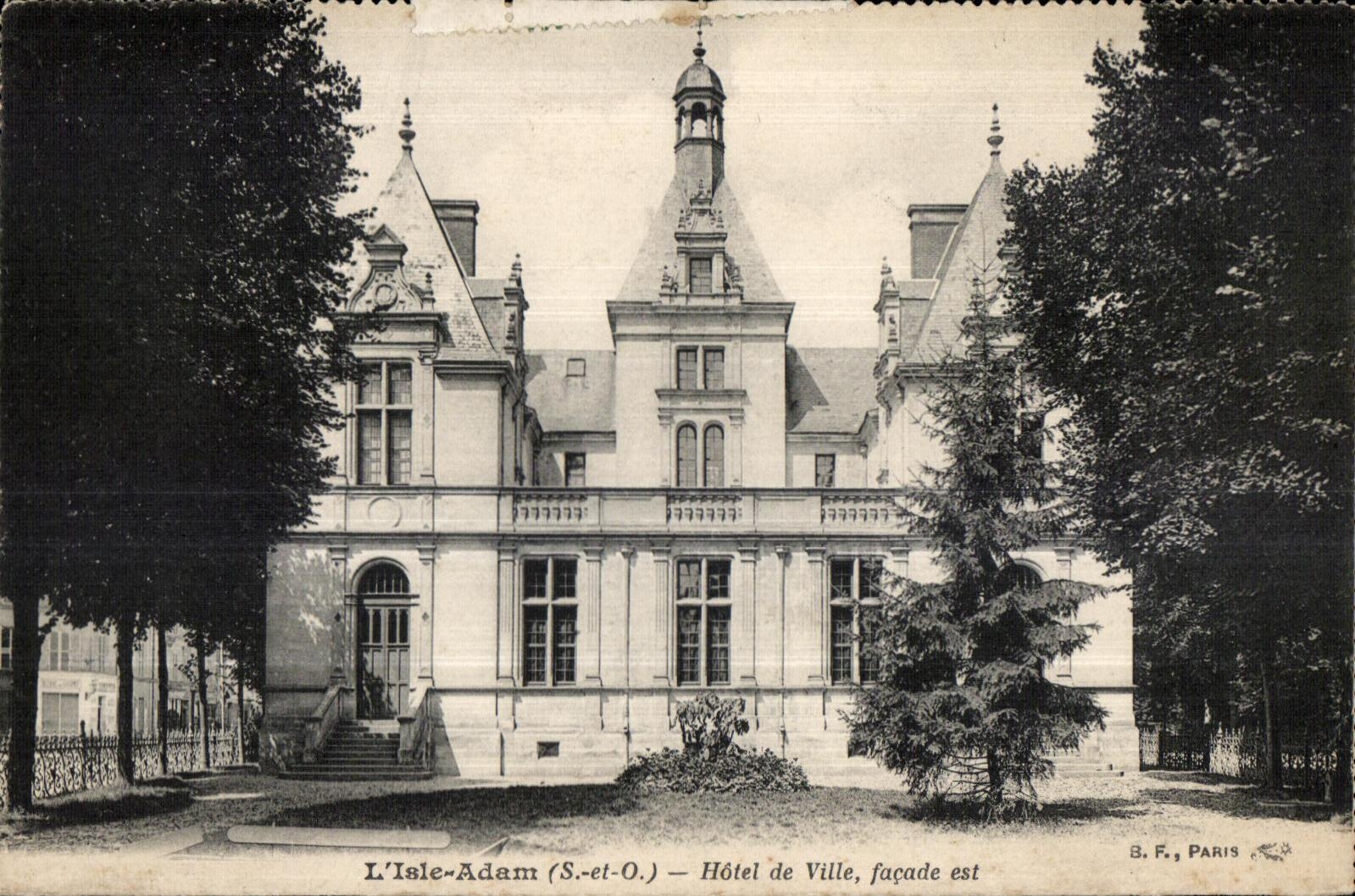 L'Isle-Adam (S.-et-O.) — Hôtel de Ville, façade est — B.F. PARIS