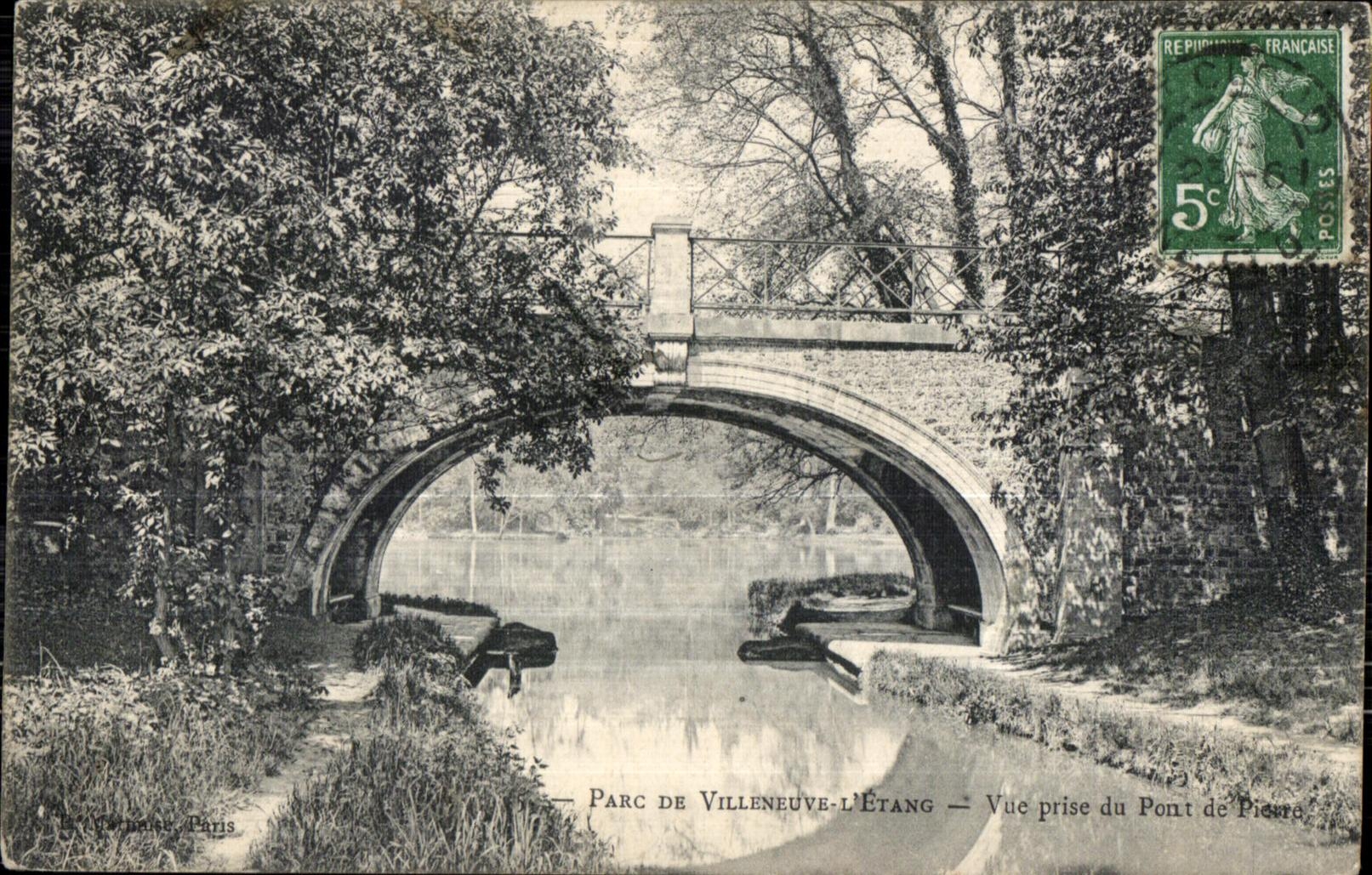 CPA Parc Villeneuve L Etang Vue prise due Pont de Piesrc