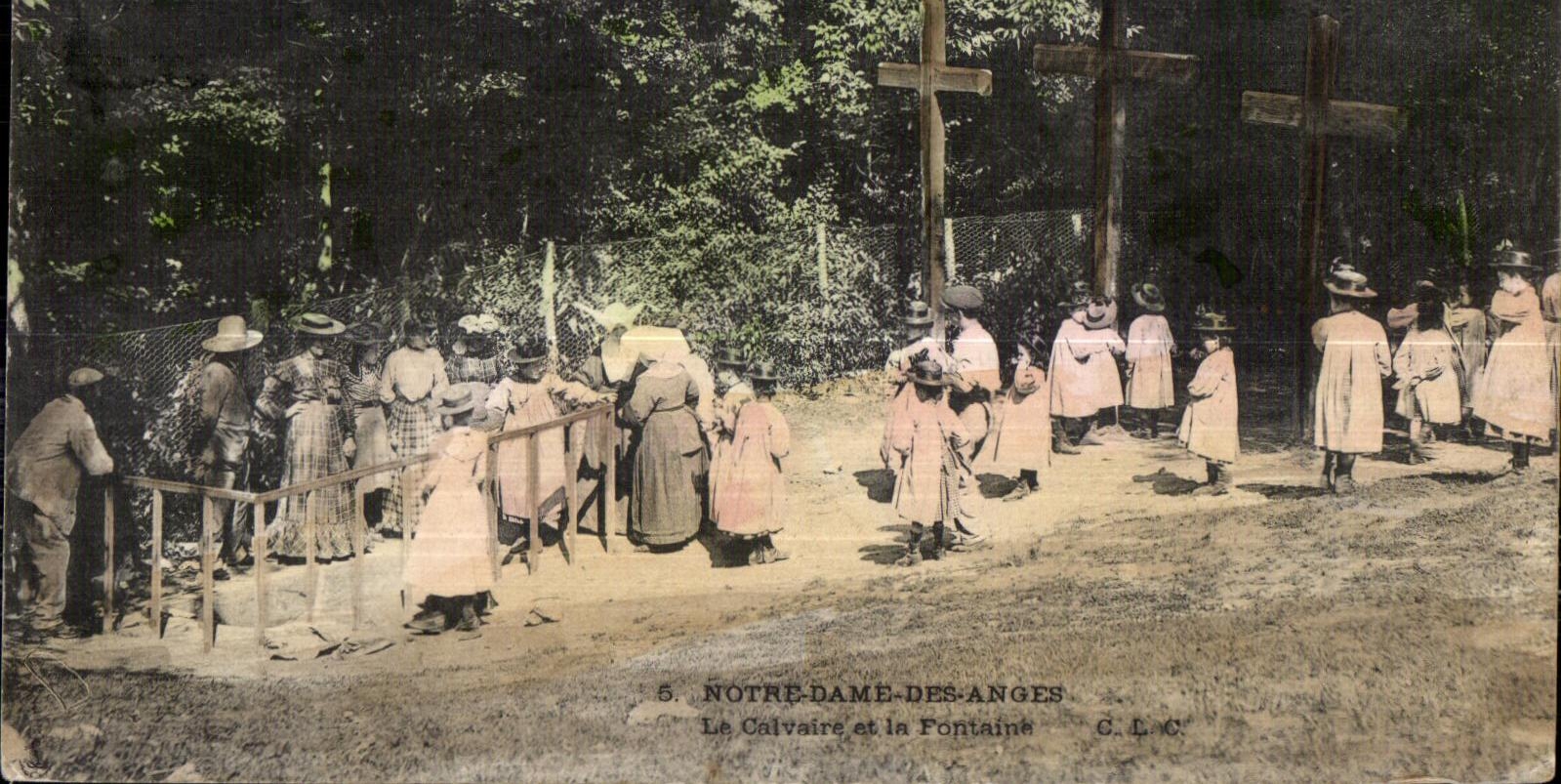 CPA Notre Dame Des Anges Le Calvaire et la Fontaine