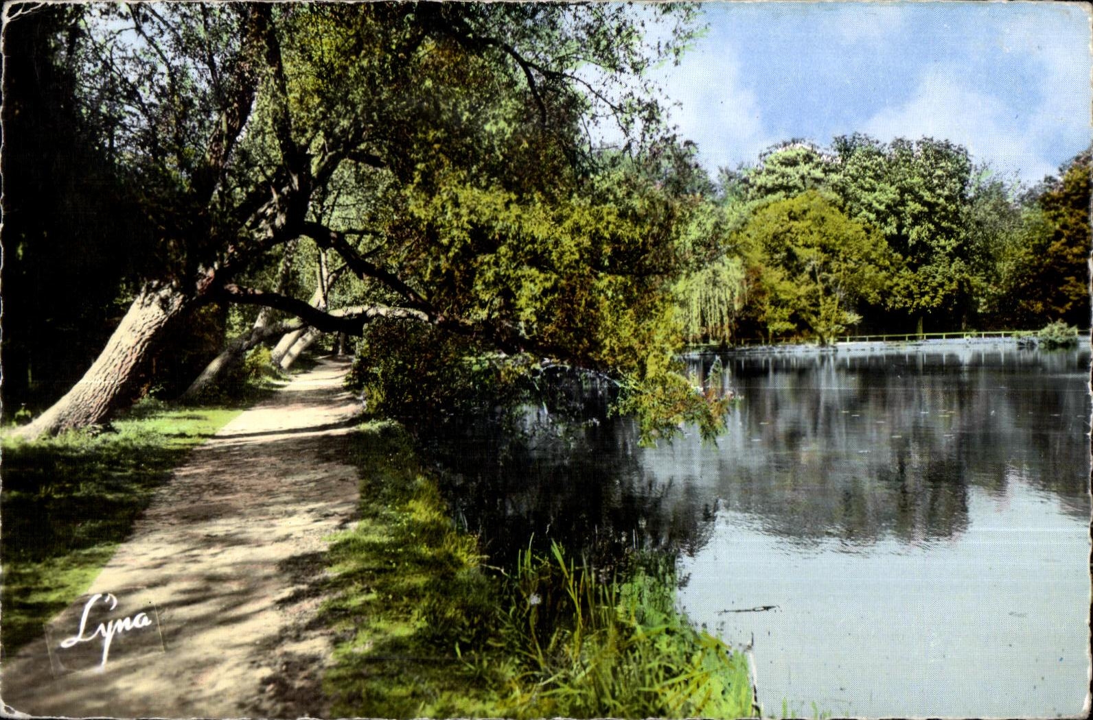 CPA Saint Cucufa Vue sur I Etang