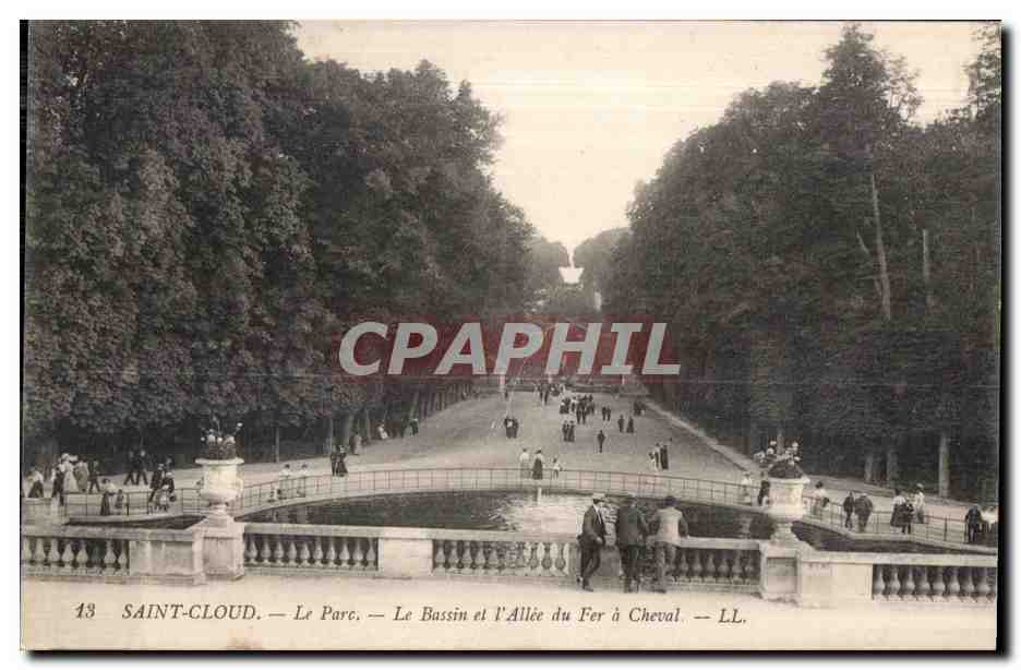 CPA Saint Cloud Le Parc Le Bassin et l Allee du Fer a Cheval
