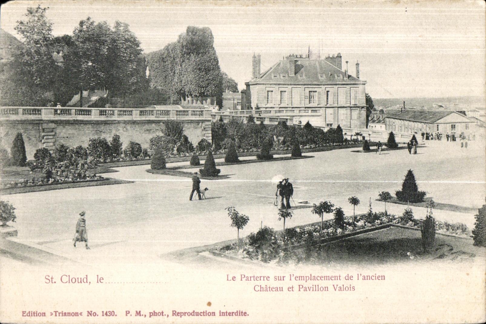 CPA Saint Cloud Le Parterre sur I emplacement de l Ancien Chateau et pavillon Valois 