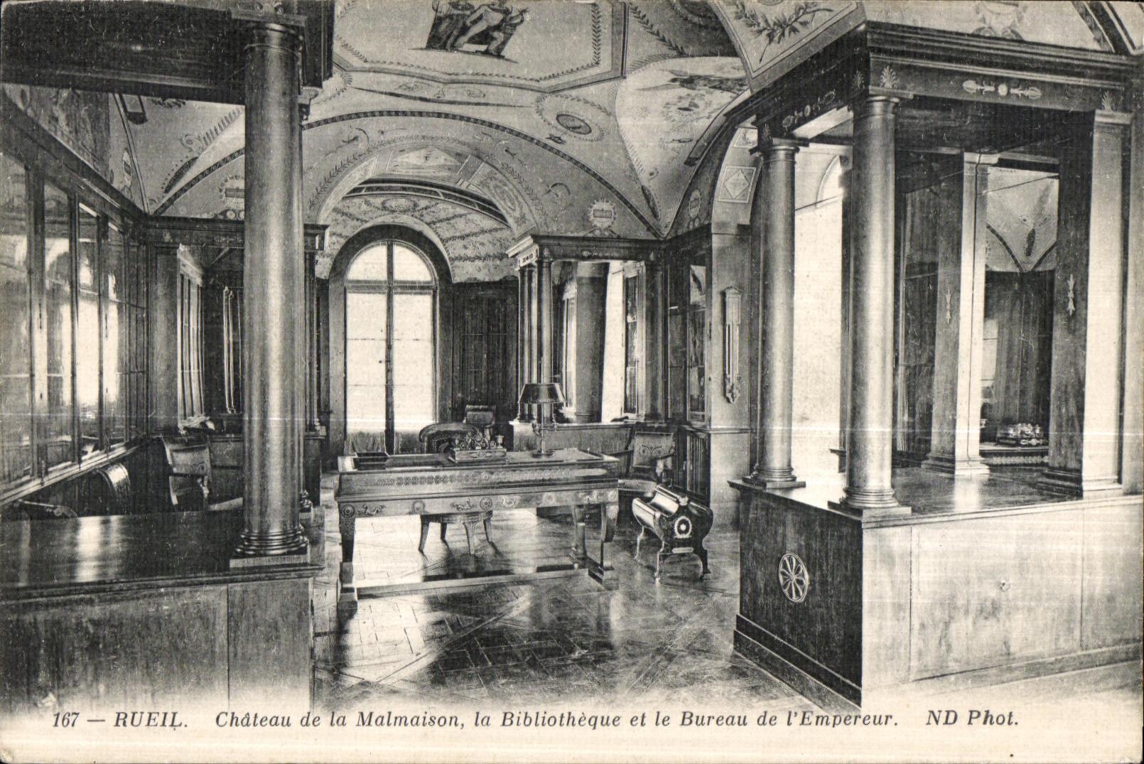 CPA Rueil Chateau de la Malmaison la Bibliotheque et le Bureau de l Empereur