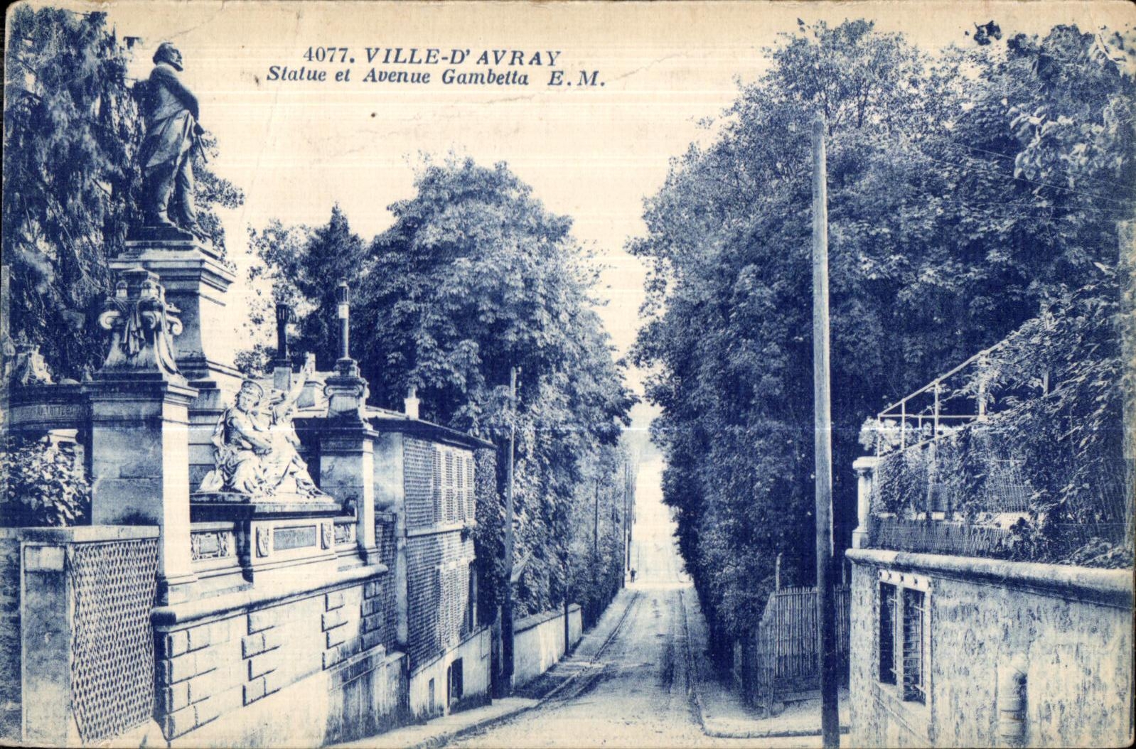 CPA Ville D Avray Statue et Avenue Gambetta