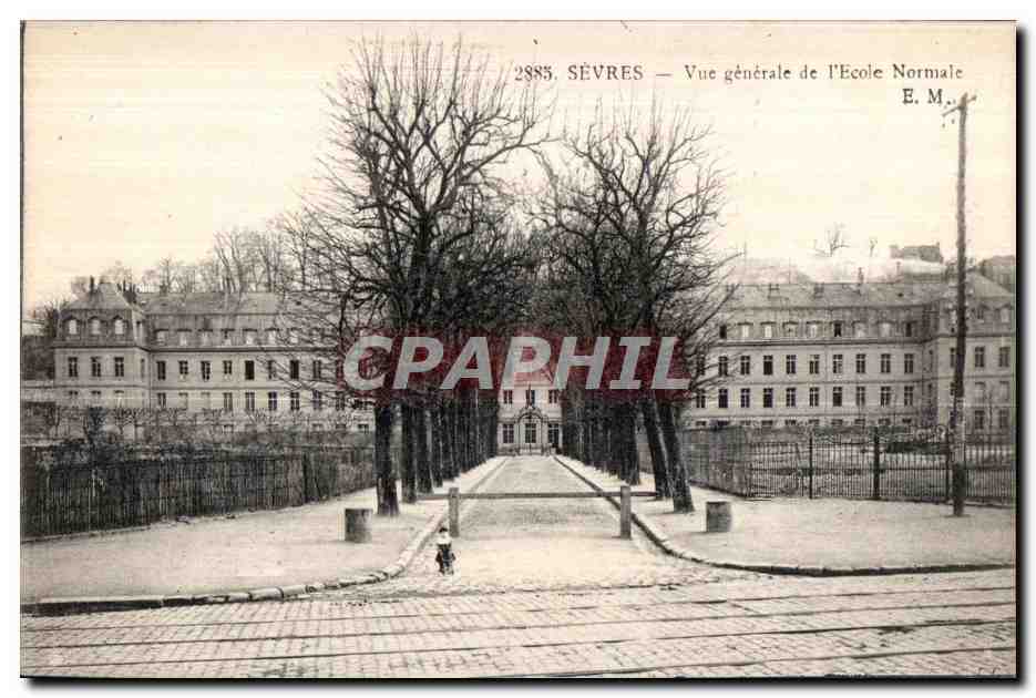 CPA Sevres Vue generale de l Eglise Normale