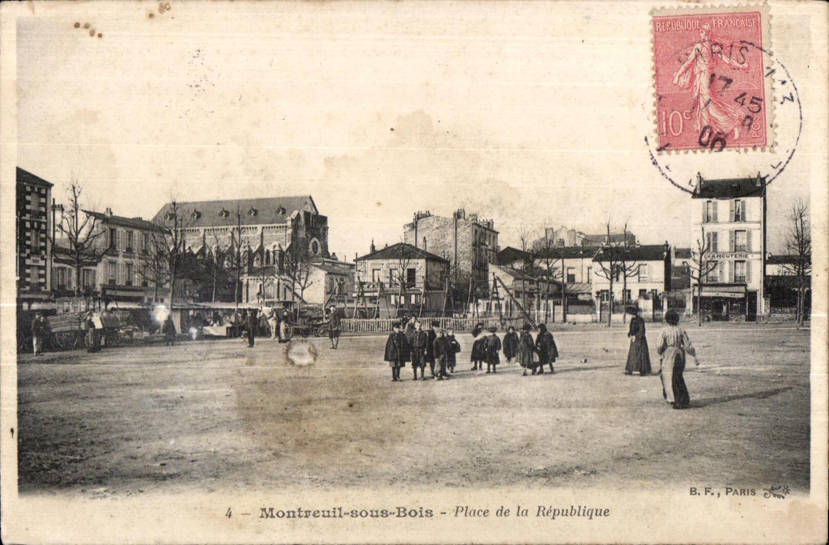 CPA Montreuil sous Bois Place de la Republique