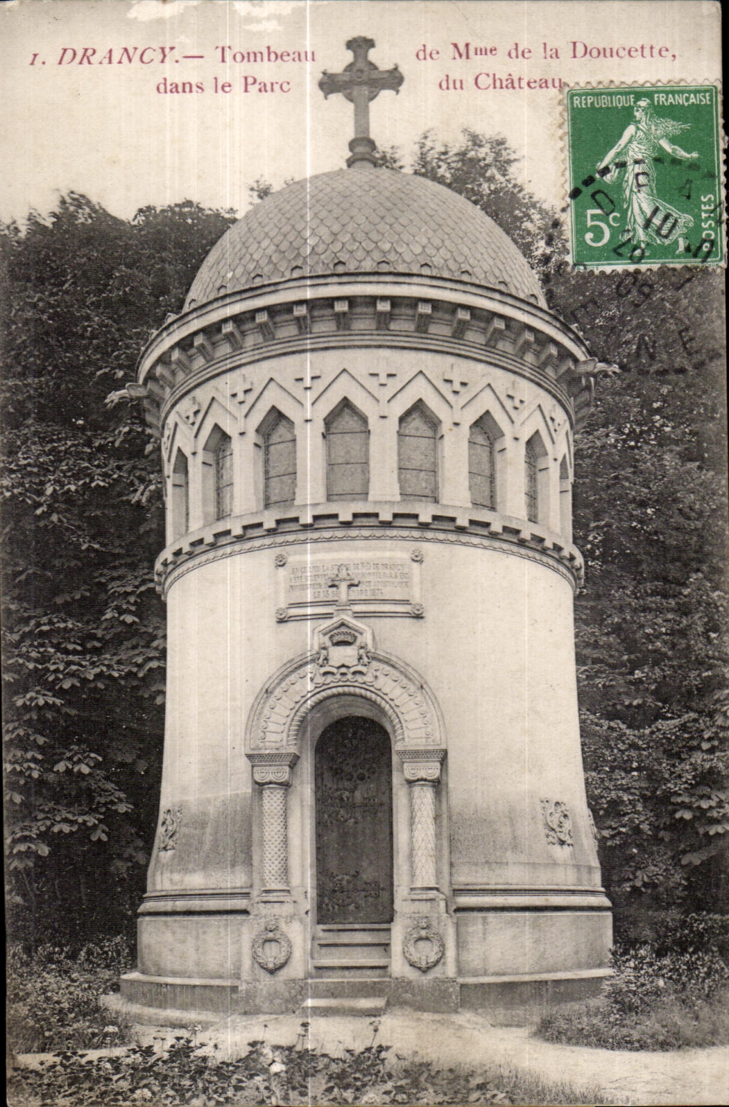 CPA Drancy Tombeau de la Doucette dans le Parc du Chateau
