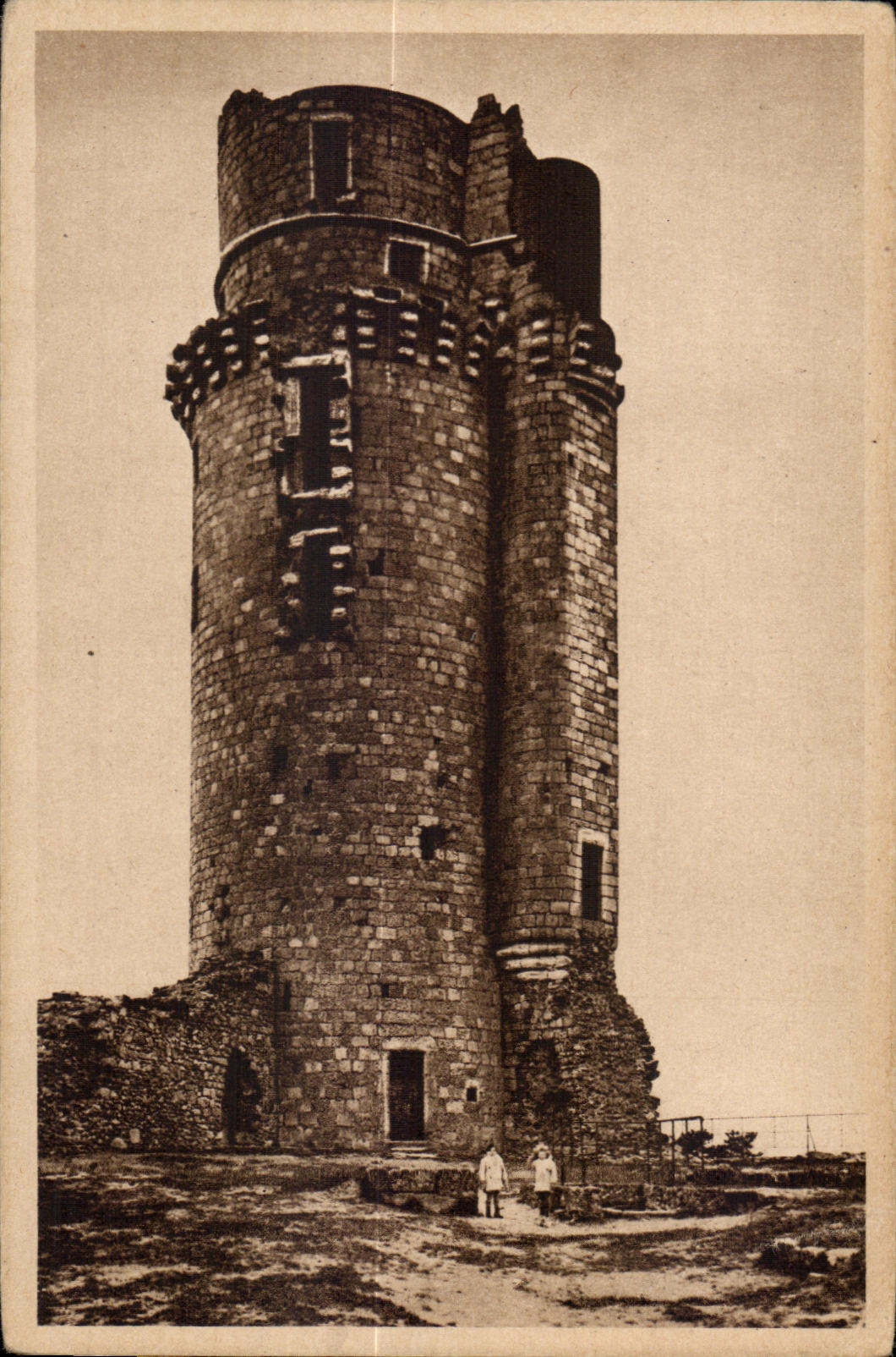 Montlhéry (S.-et-O.) — The Tower — Edition H. Descouillard