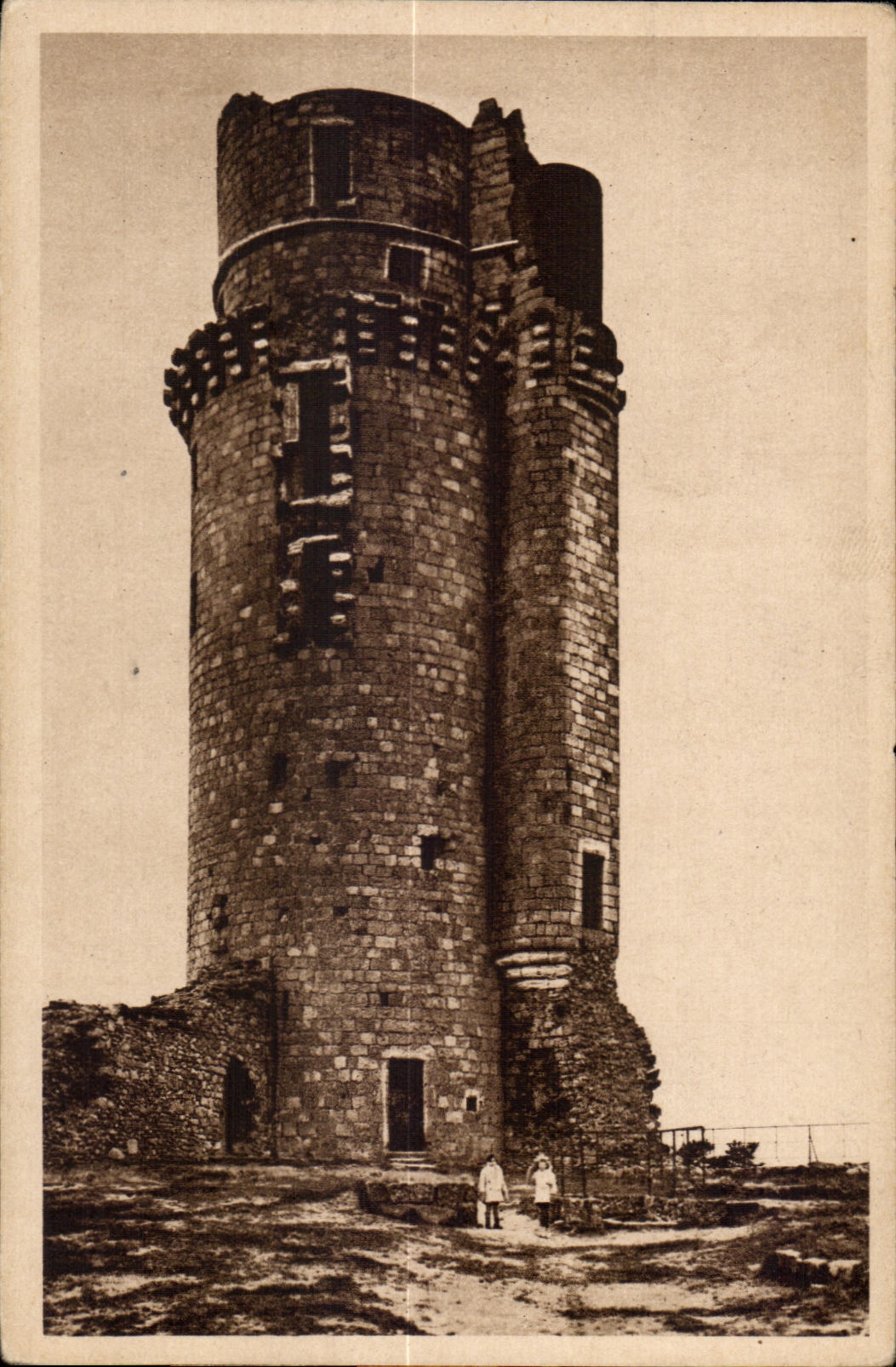 Montlhéry — The Tower — Publisher H. Dagouillat