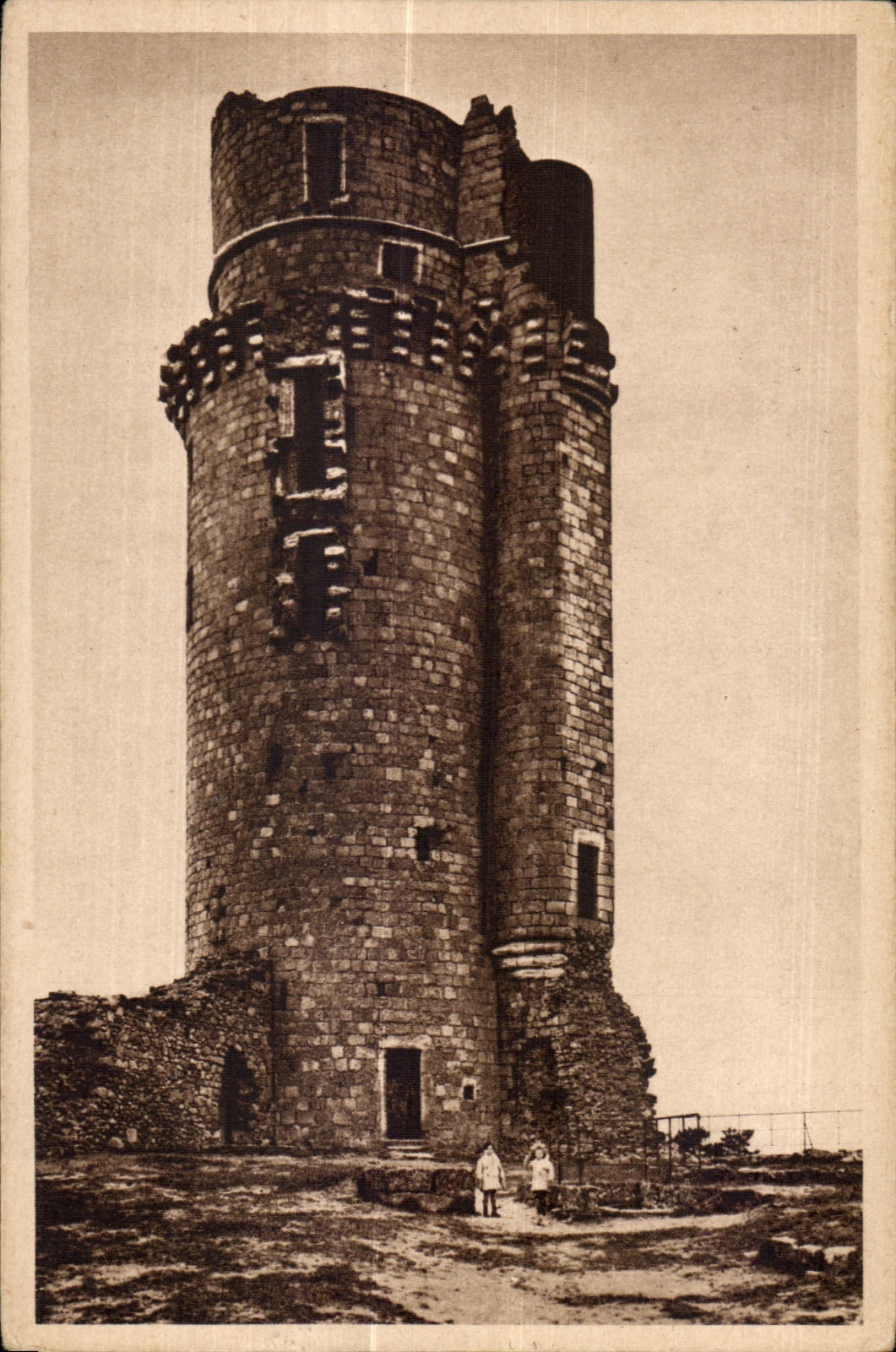 Montlhéry — The Tower — Édition H. Desouillon Montlhéry