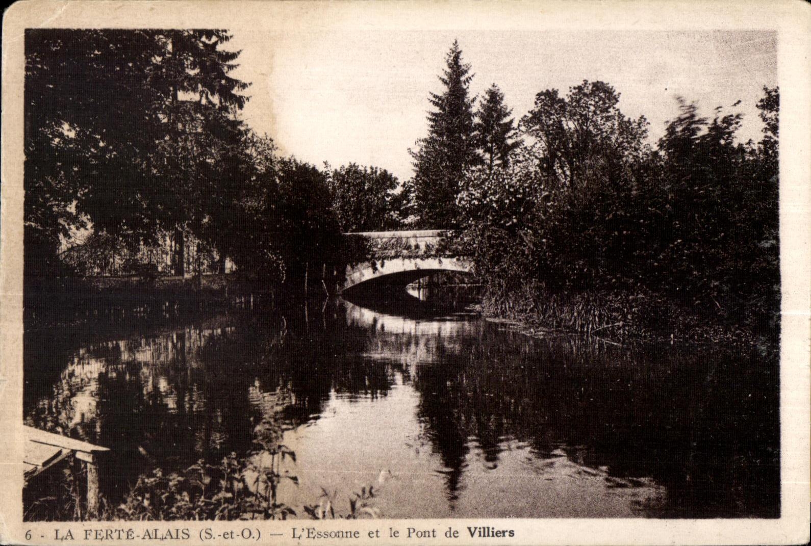 CPA La Ferte Alais (S et O) L Essonne et et le pont de villiers