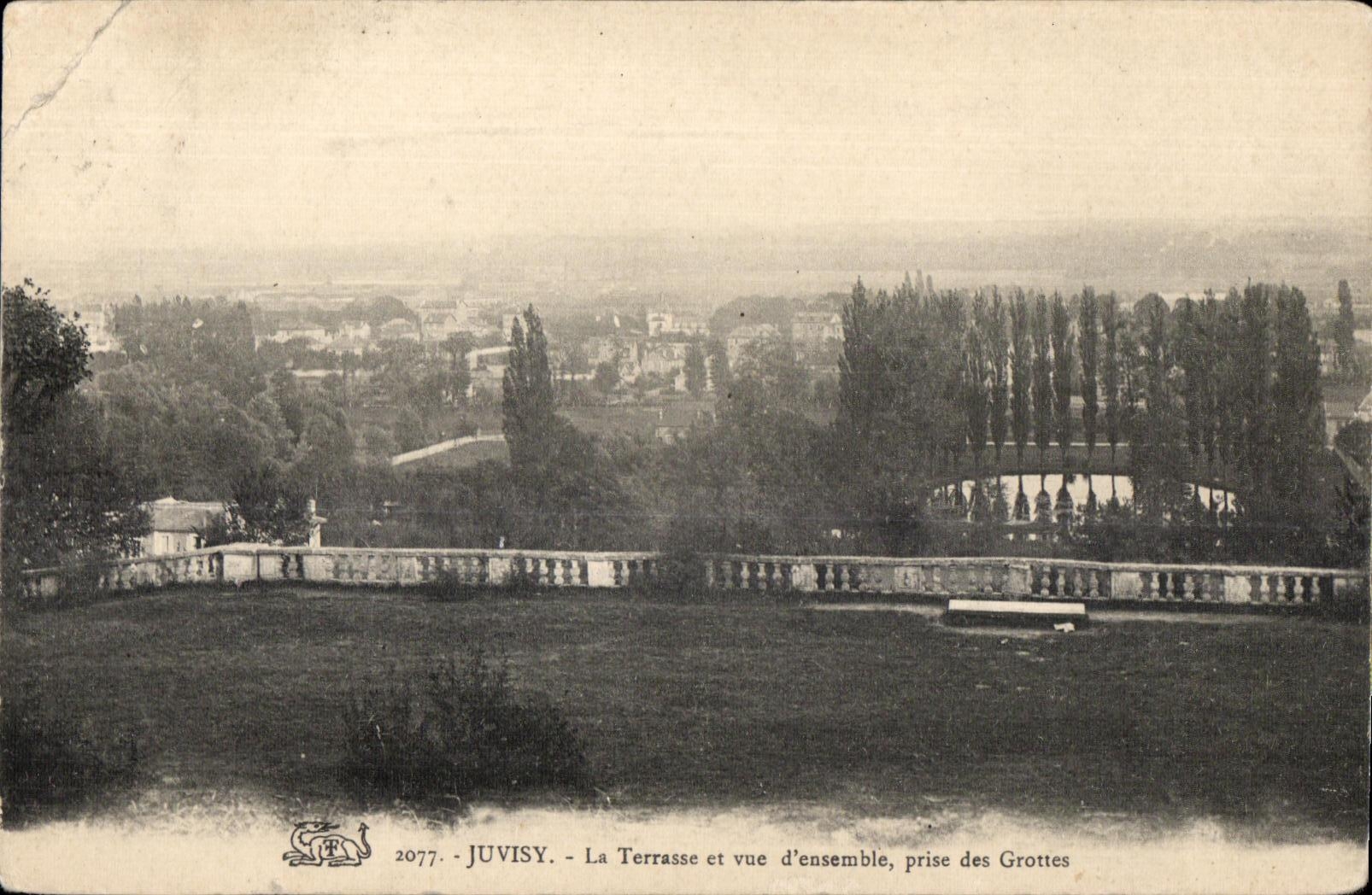CPA Juvisy La Terrasse et vue d ensemble prise des Grottes