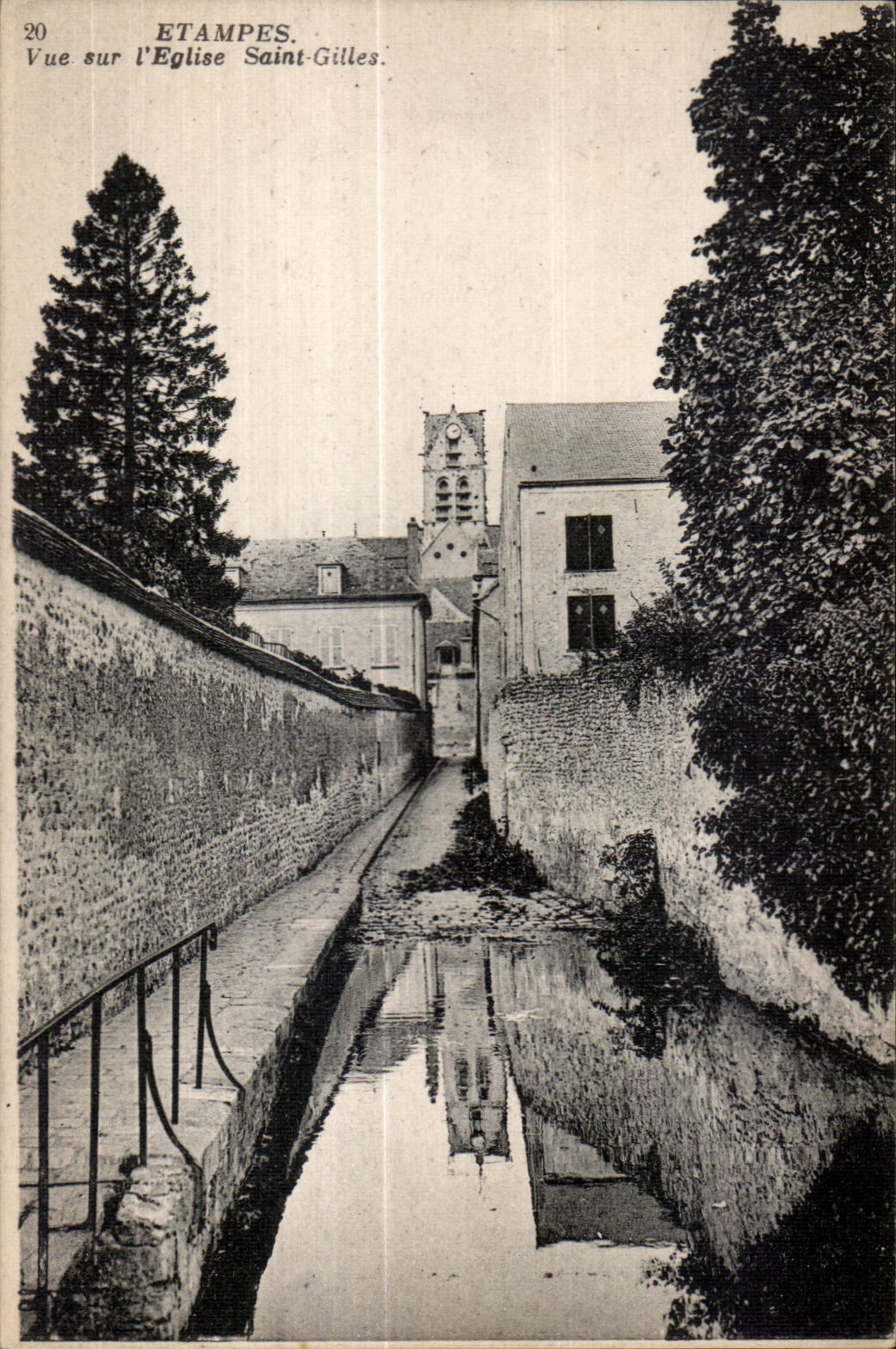 CPA Etampes Vue sur l Eglise saint Gilles