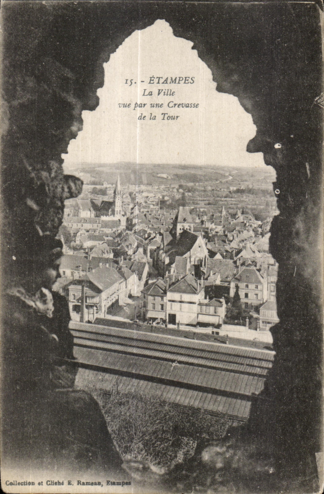 Etampes - La Ville vue par une crevasse de la Tour - CPA