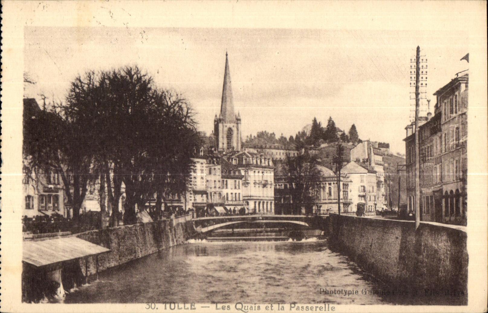 Tulle - Les Quais - Passerelle - CPA 