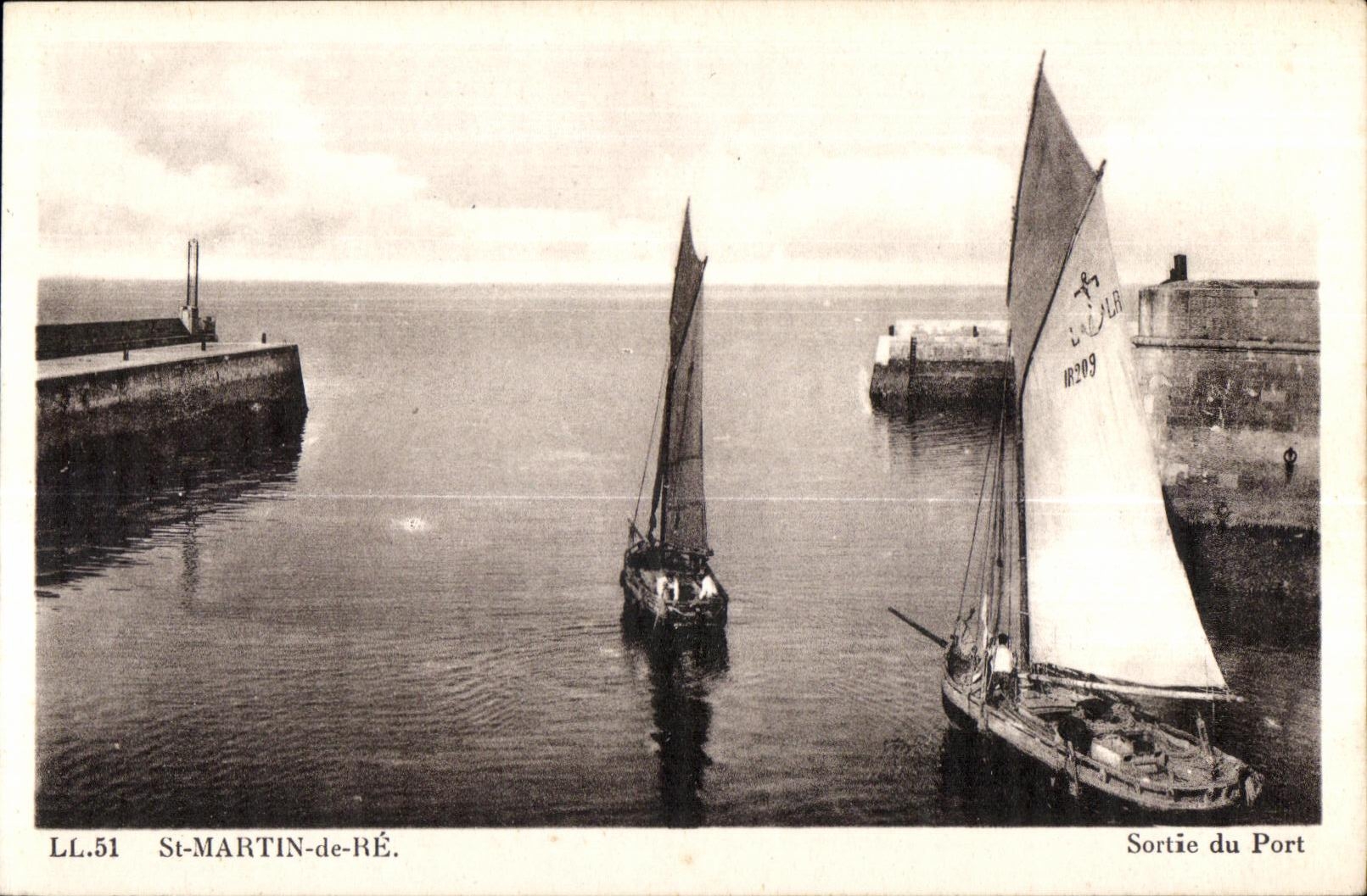 Saint Martin de Re - Sortie du Port Bateaux - CPA 