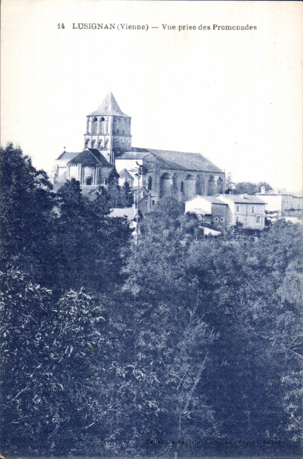 Lusignan - Vue prise des Promenades - CPA 