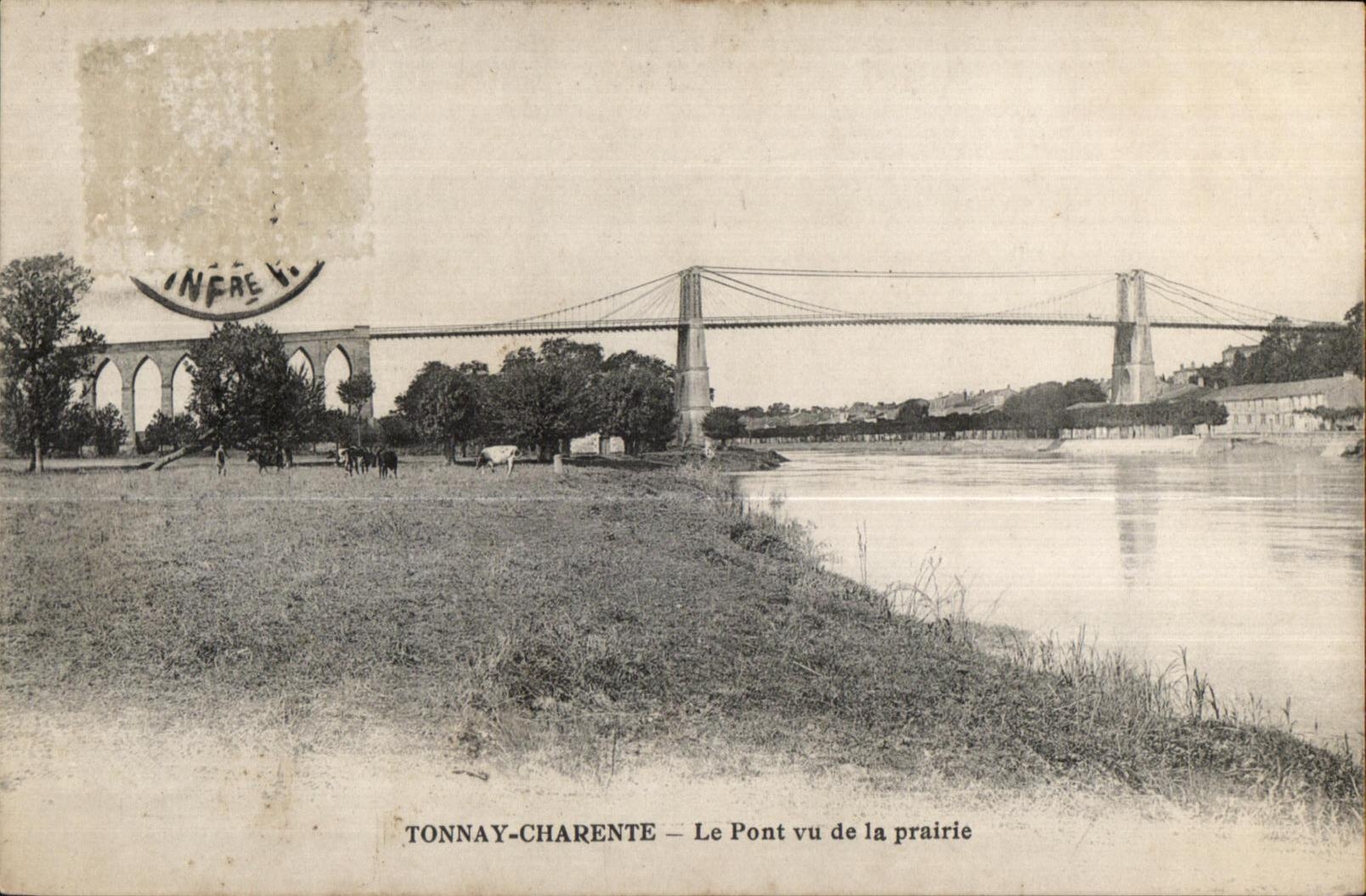 CPA Tonnay Charente Le Pont vu de la prairie