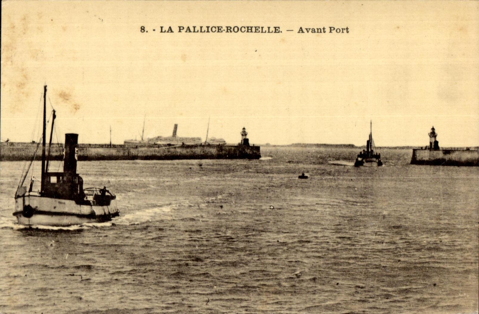 CPA La Pallice Rochelle Avant Port Bateau 