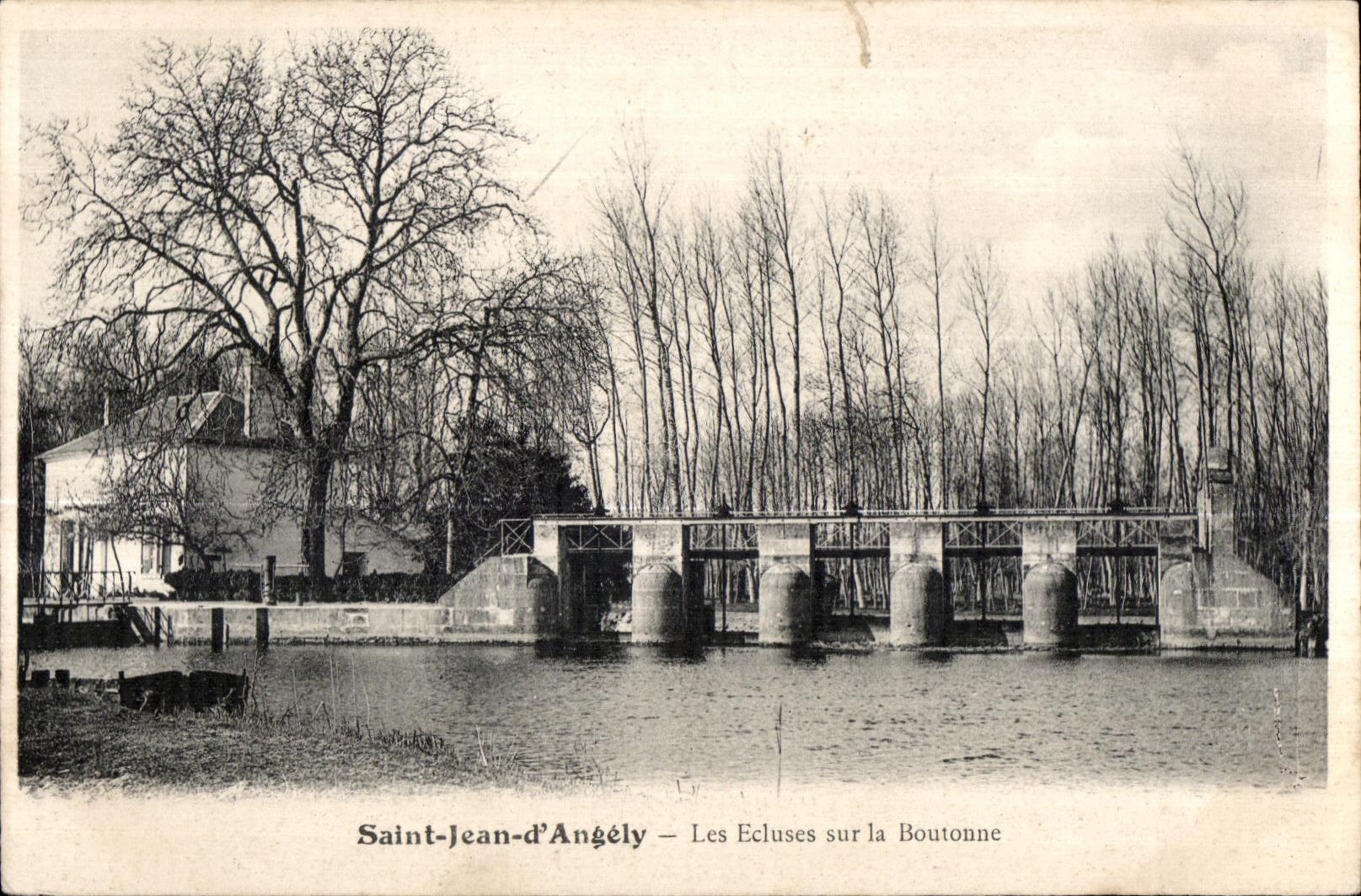 CPA Saint Jean D Angely Les Ecluses sur la Boutonne