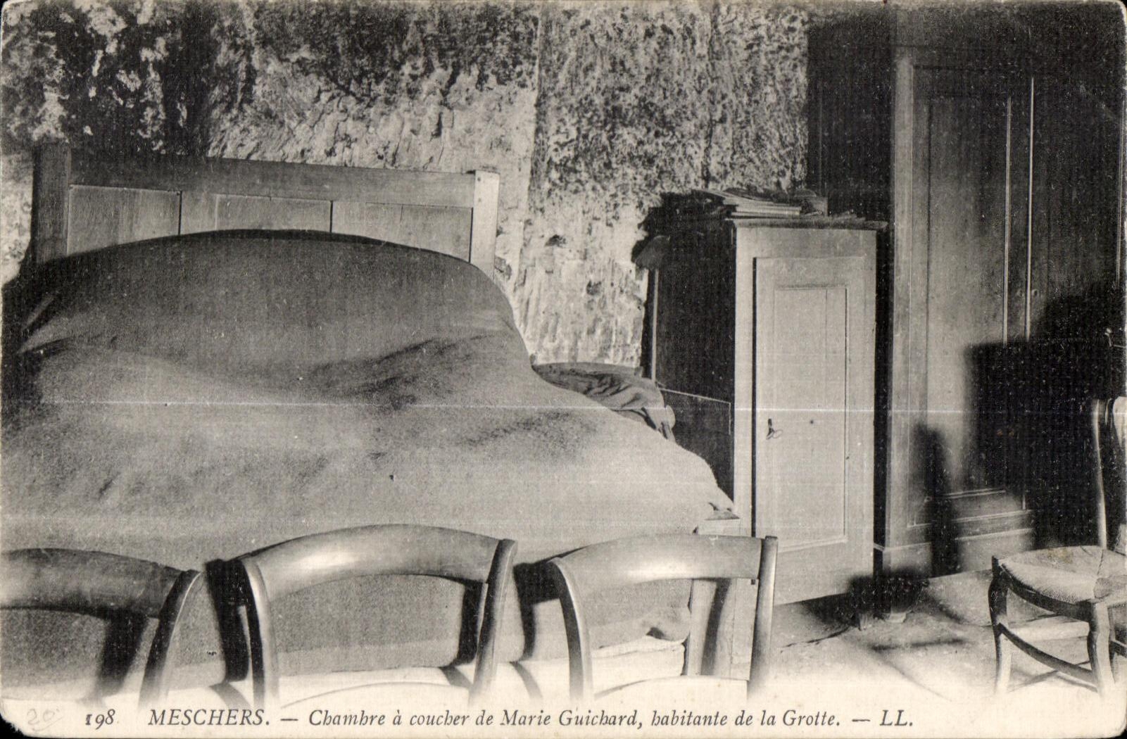 CPA Meschers Chambre a coucher de Marie Guichard habitants de la Grotte