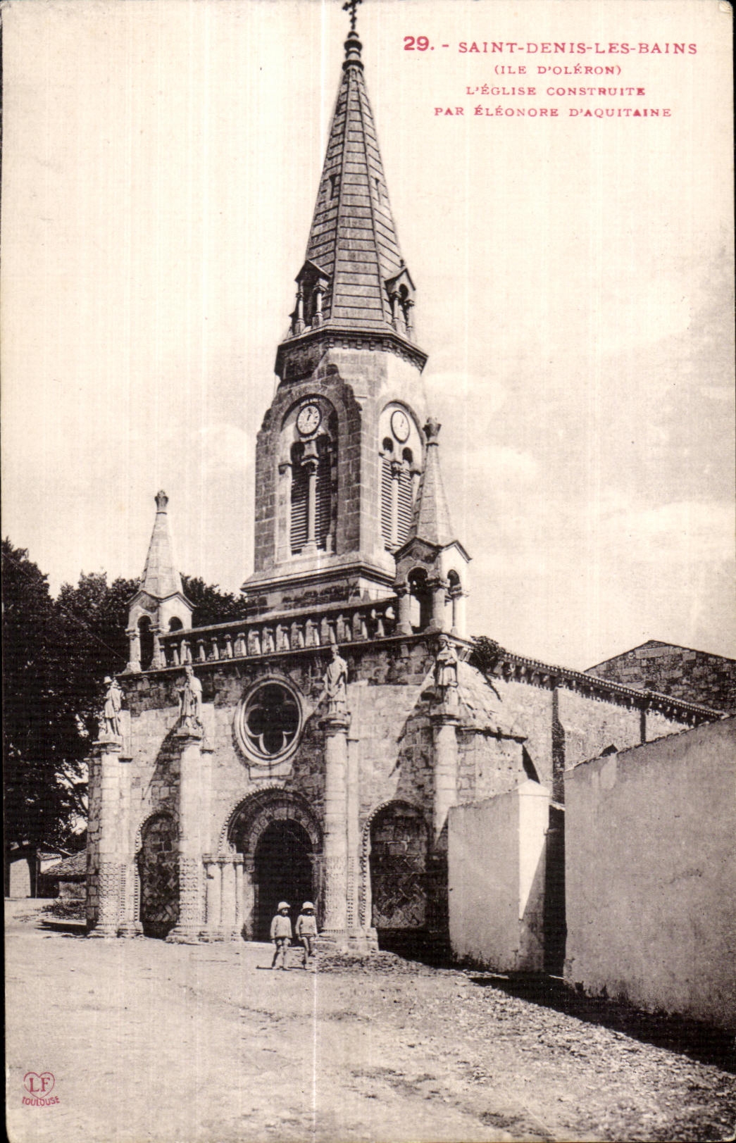 CPA Saint Denis Les Bains L Eglise construitre par Eleonore D Aquitaine