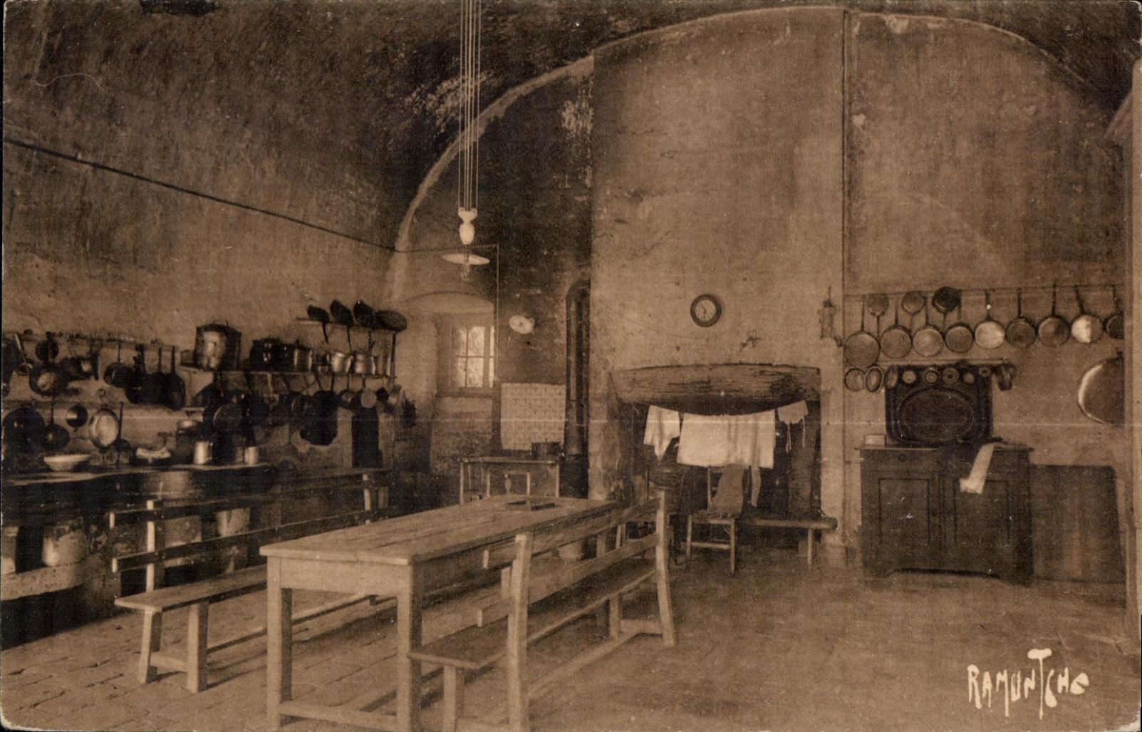 CPA Interieur d un vieux logis d Aunis
