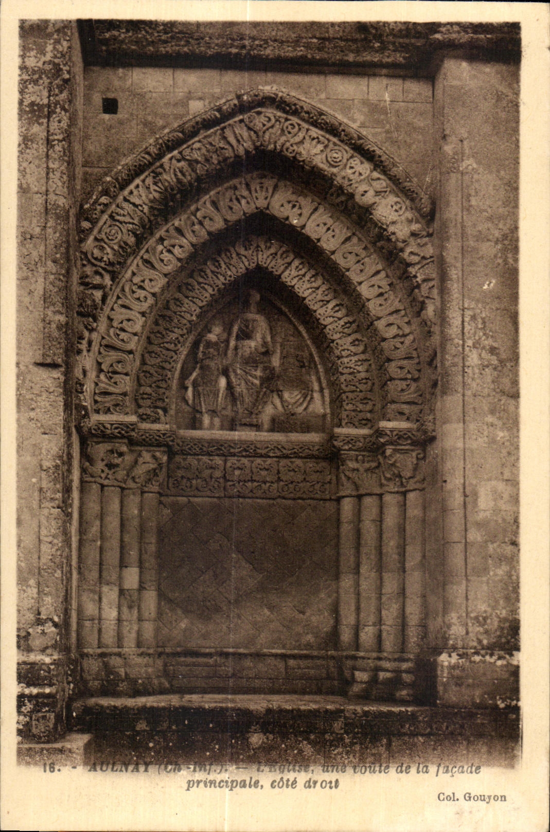 CPA Aulnay L Eglise Une voute de la facade principale cote drois