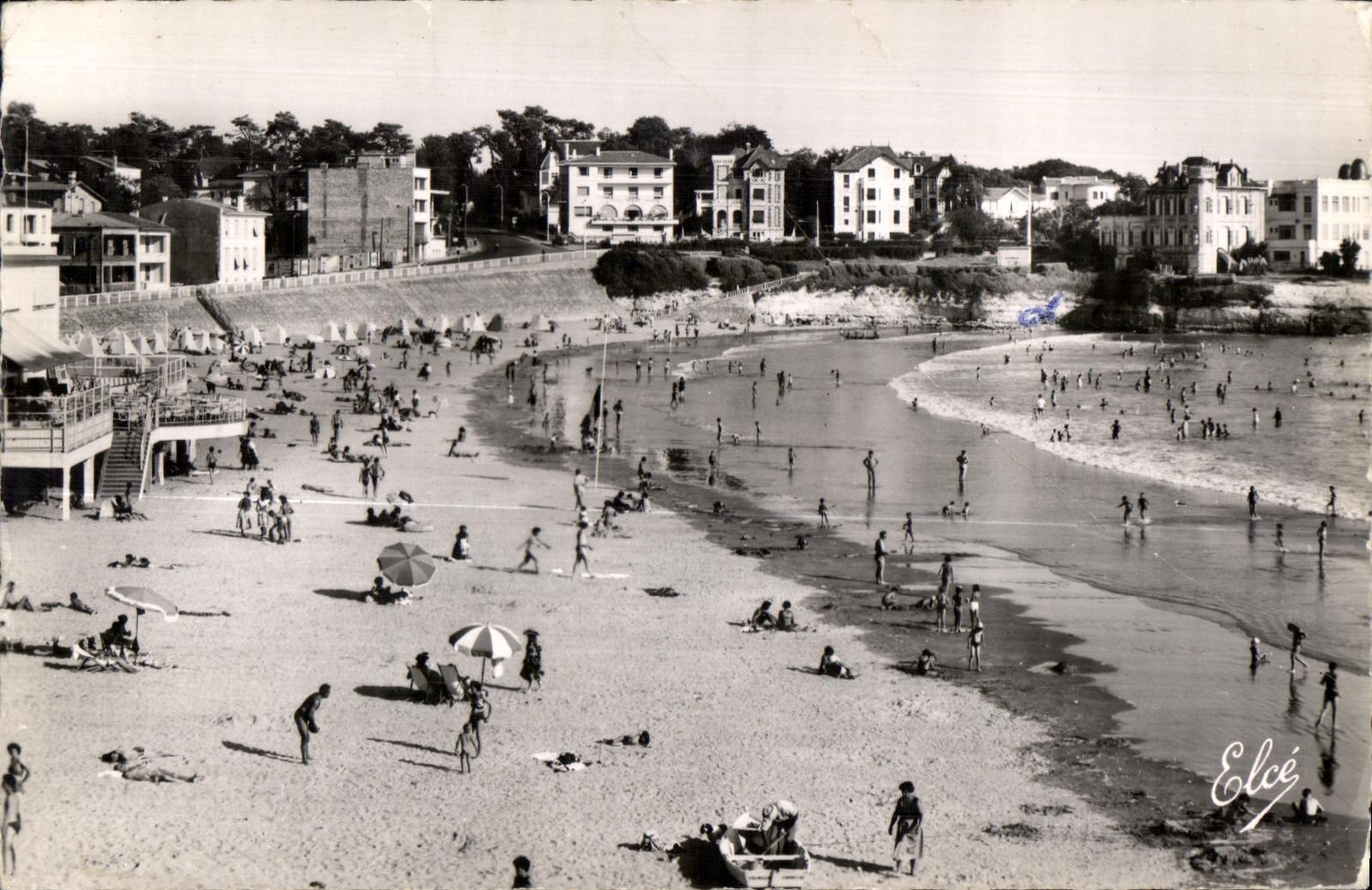 CPA Royan Pontaillac la Magnigique Plage a l heure du Bain