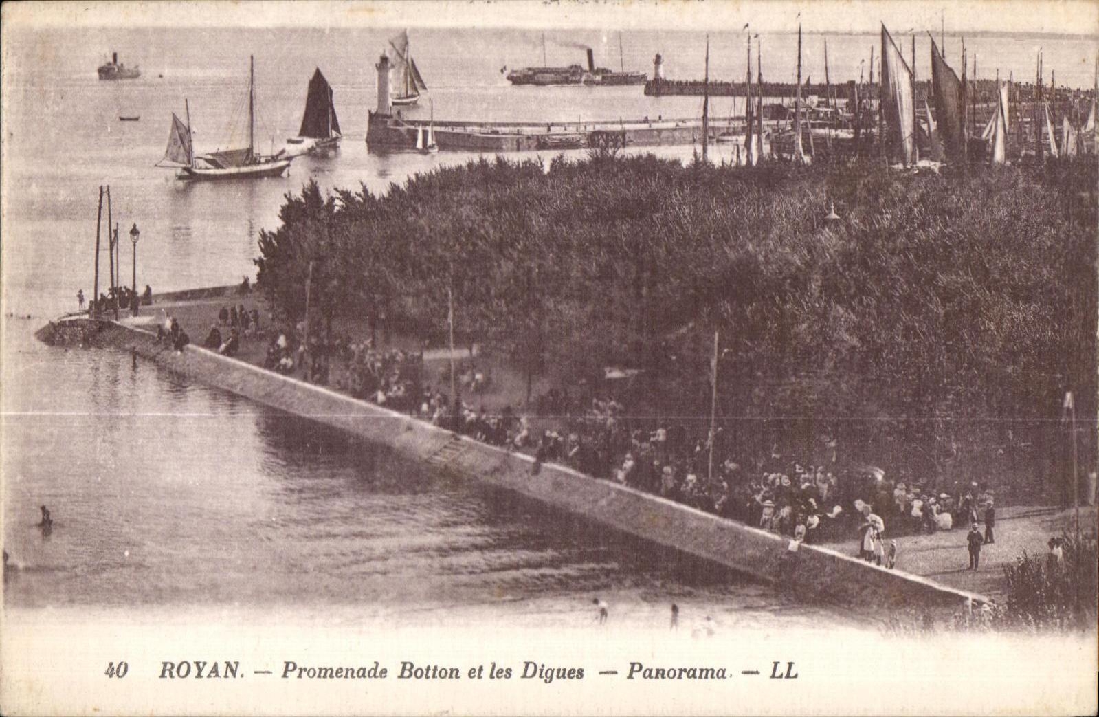 CPA Royan Promenade Botton et les Digues Panorama Bateaux 