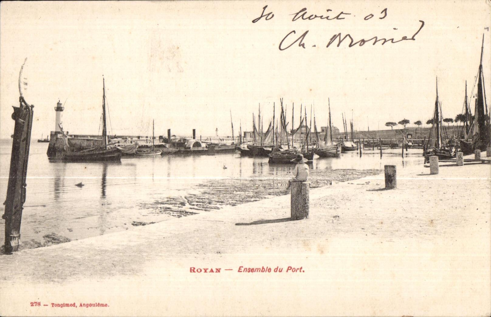CPA Royan Ensemble du Port Bateaux Enfant 