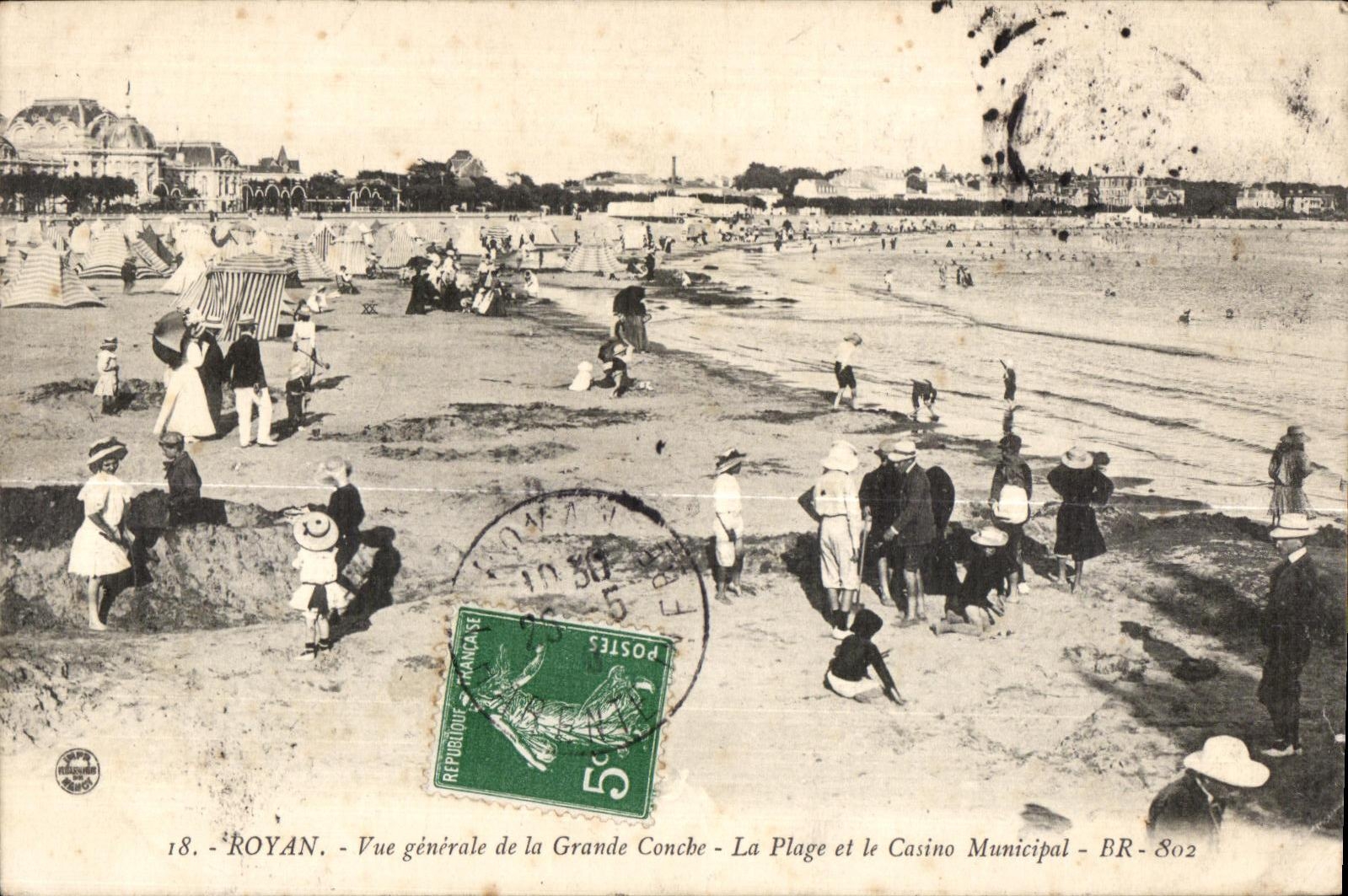 CPA Royan Vue generale de la Grande Couche La Plage et le Casino Municipal