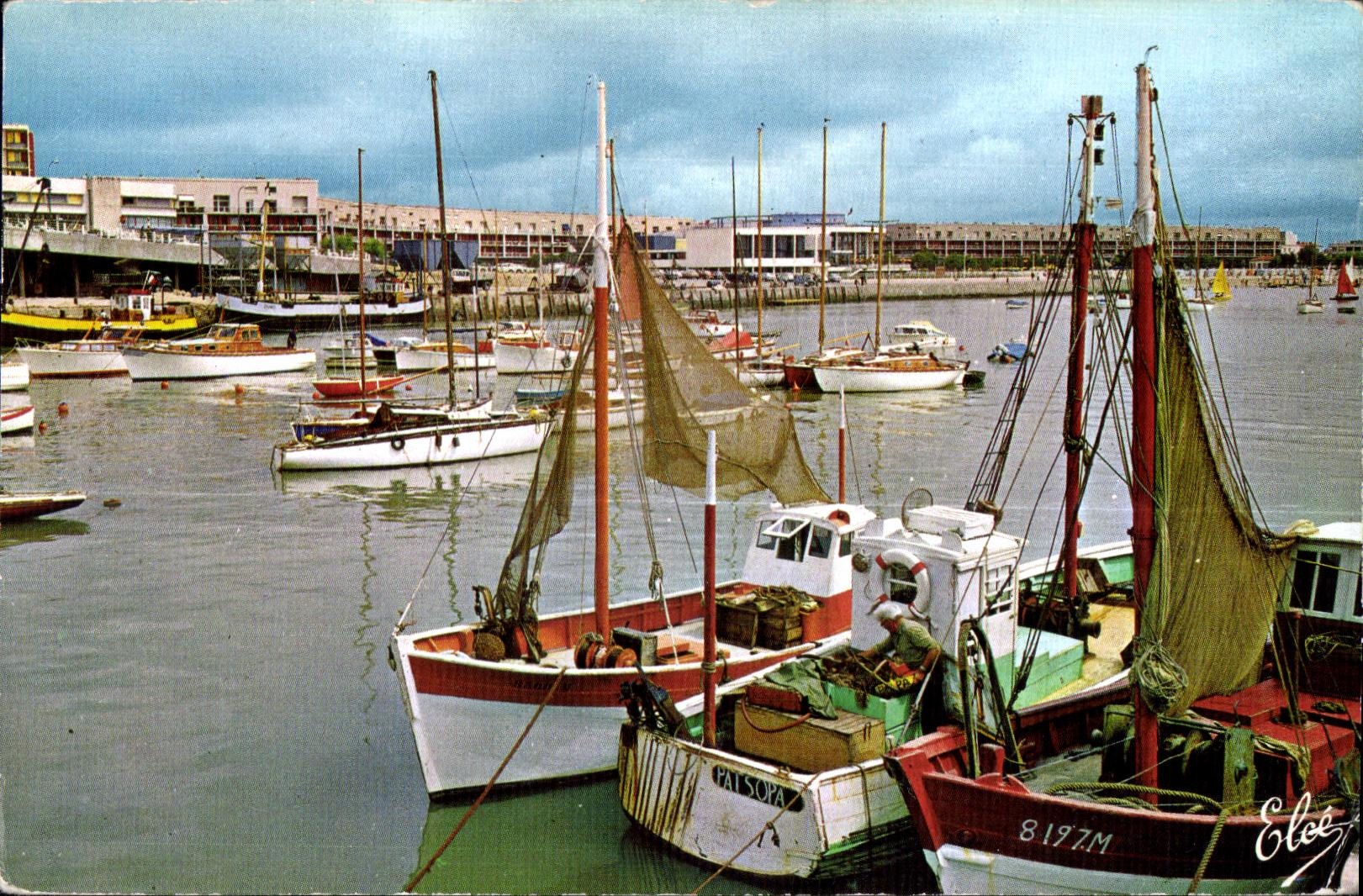 CPSM Royan (Char Marit) Le Port et le Front de Mer